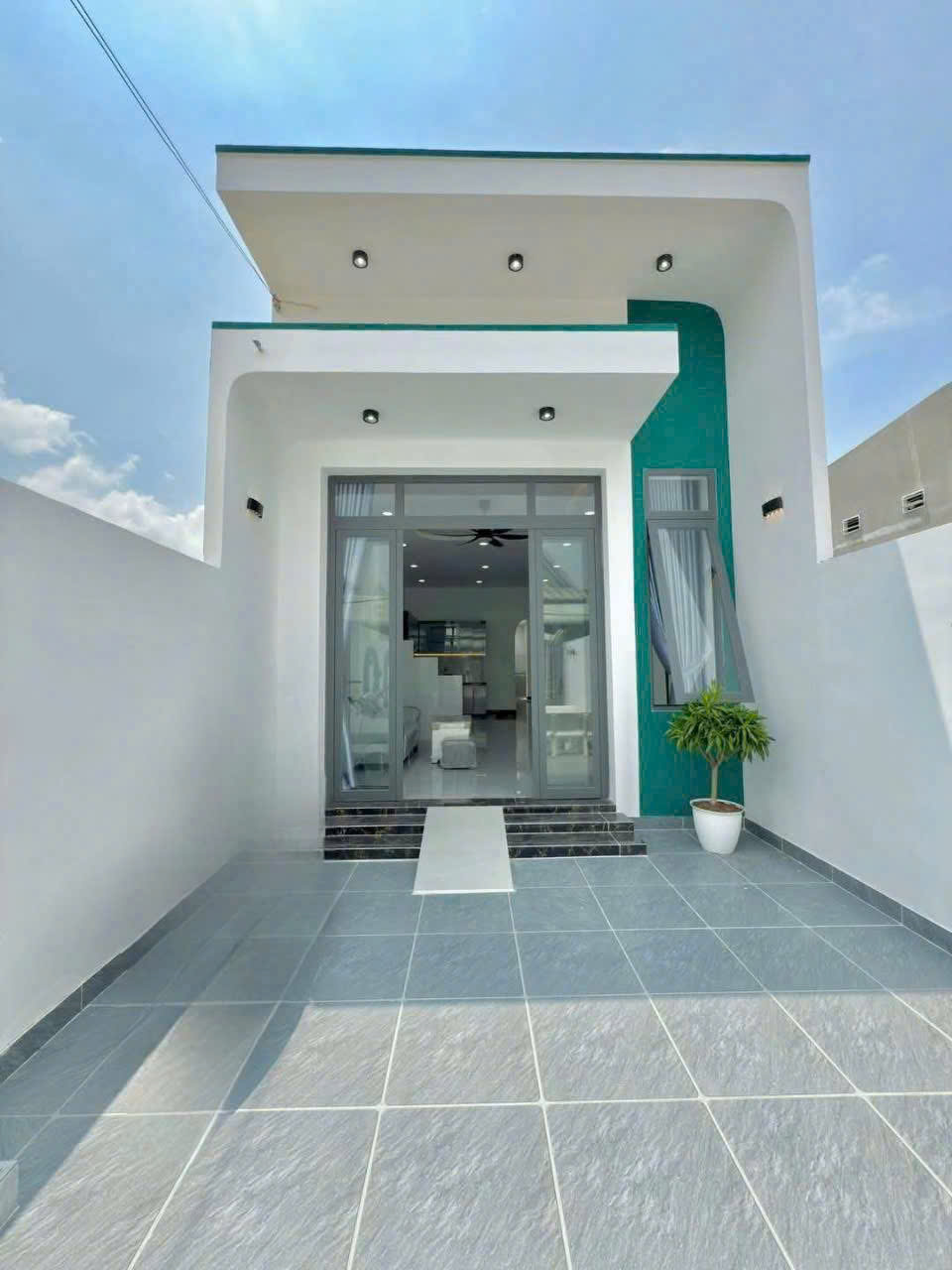 Sở hữu nhà đẹp, sổ riêng thổ cư chỉ với 300tr. Gần KCN Thạnh Phú