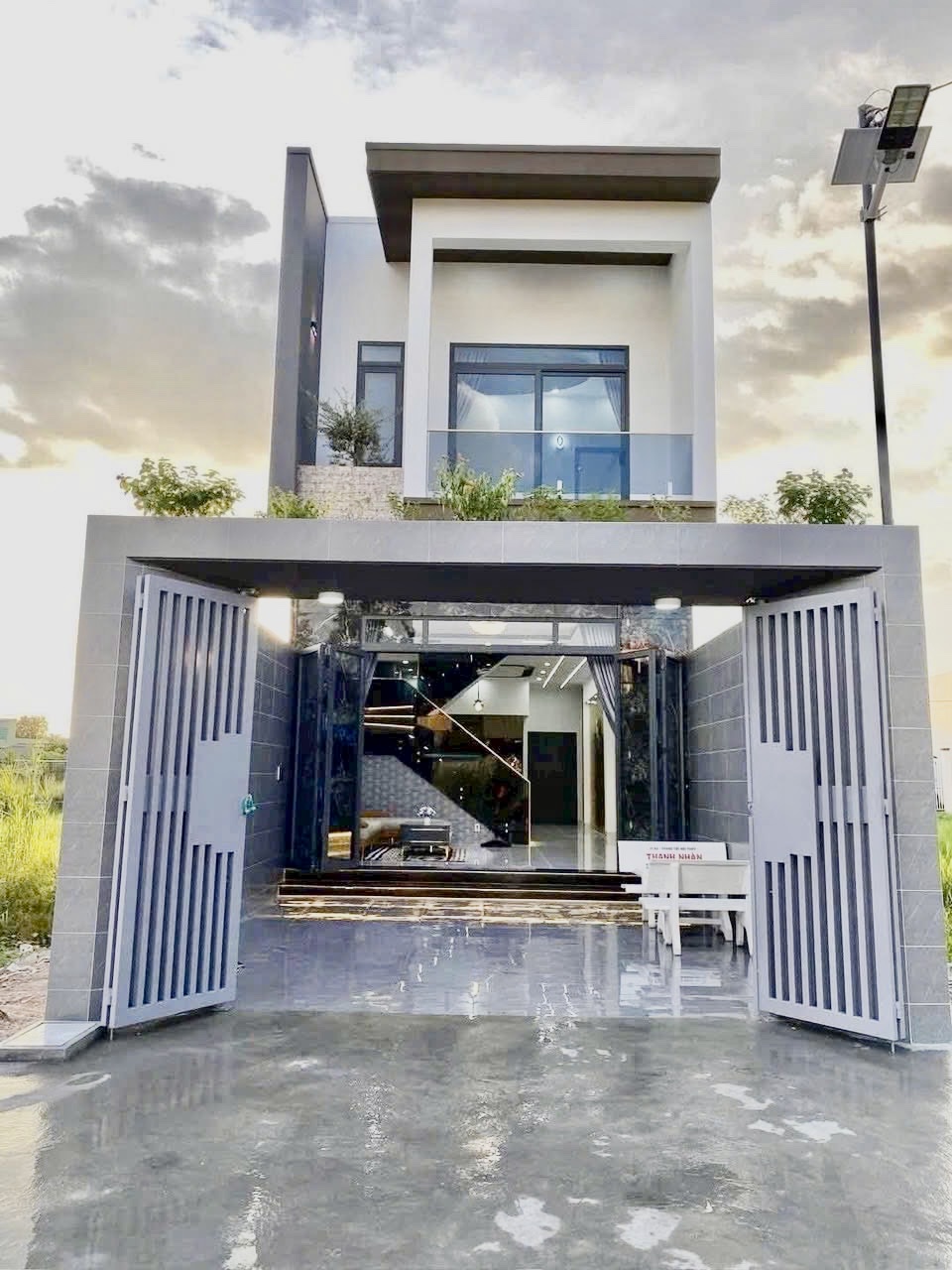 Nhà lầu siêu sang, sổ riêng thổ cư gần KCN Thạnh Phú, chỉ 2tỷ250