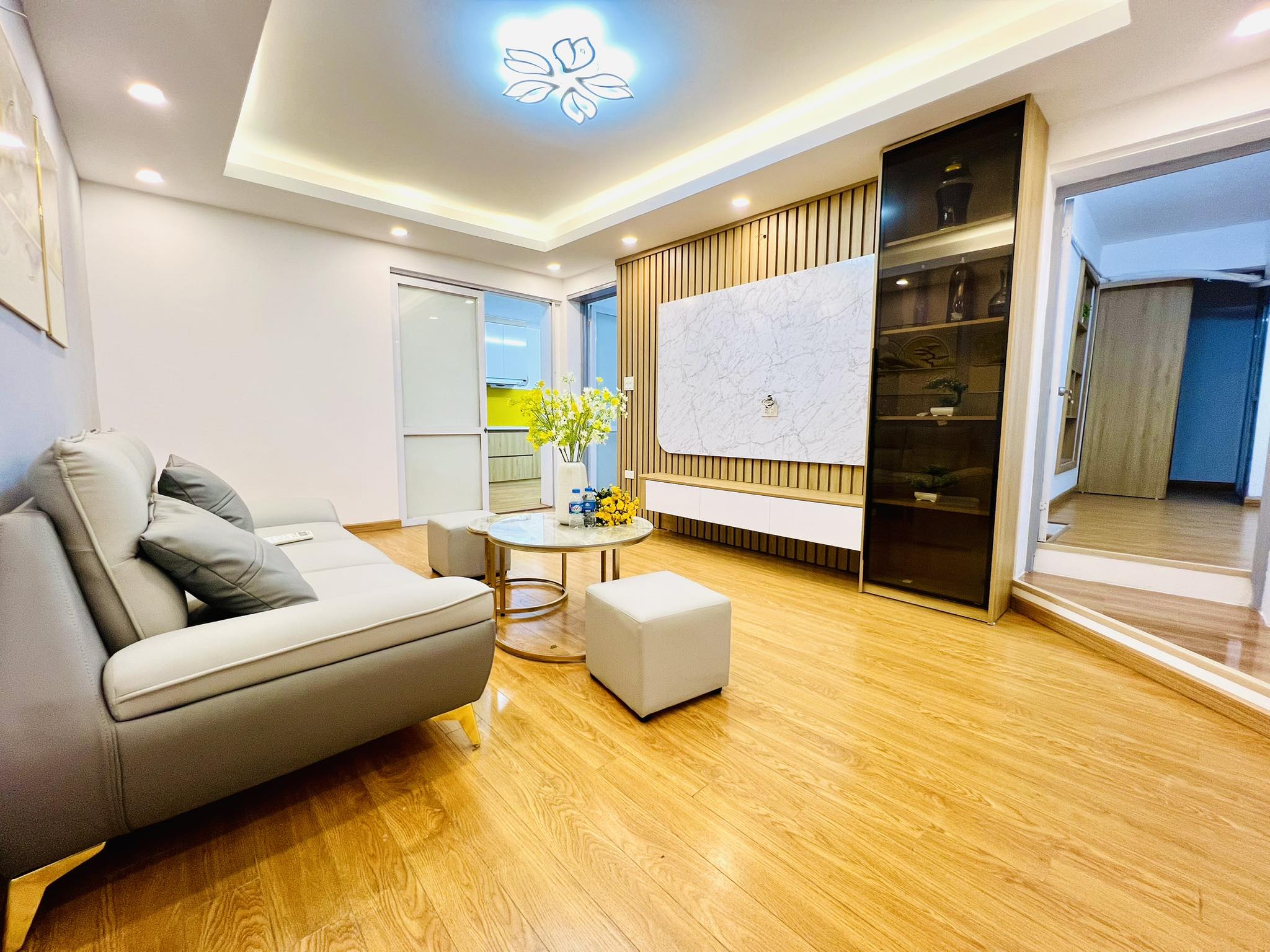 NHÀ ĐẸP - CẠNH PHỐ - Ô TÔ ĐỖ CẦU THANG - 2 MẶT THOÁNG - FULL NỘI THẤT - 3PN - WC KHÉP KÍN TRONG NHÀ - TIỆN ÍCH KHÔNG THiẾU THỨ GÌ - VỀ Ở LUÔN.