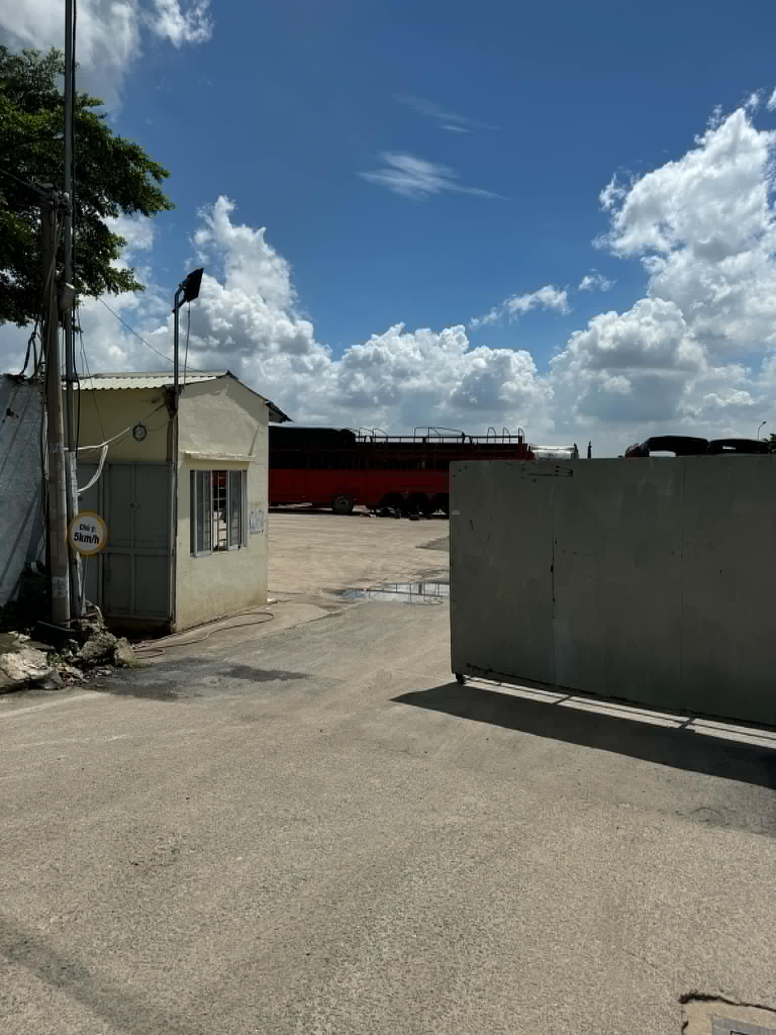 Cơ Hội Vàng! Nhà Ngõ Quận 1, 121m2, Đường Tôn Thất Tùng - Chỉ 25 Tỷ