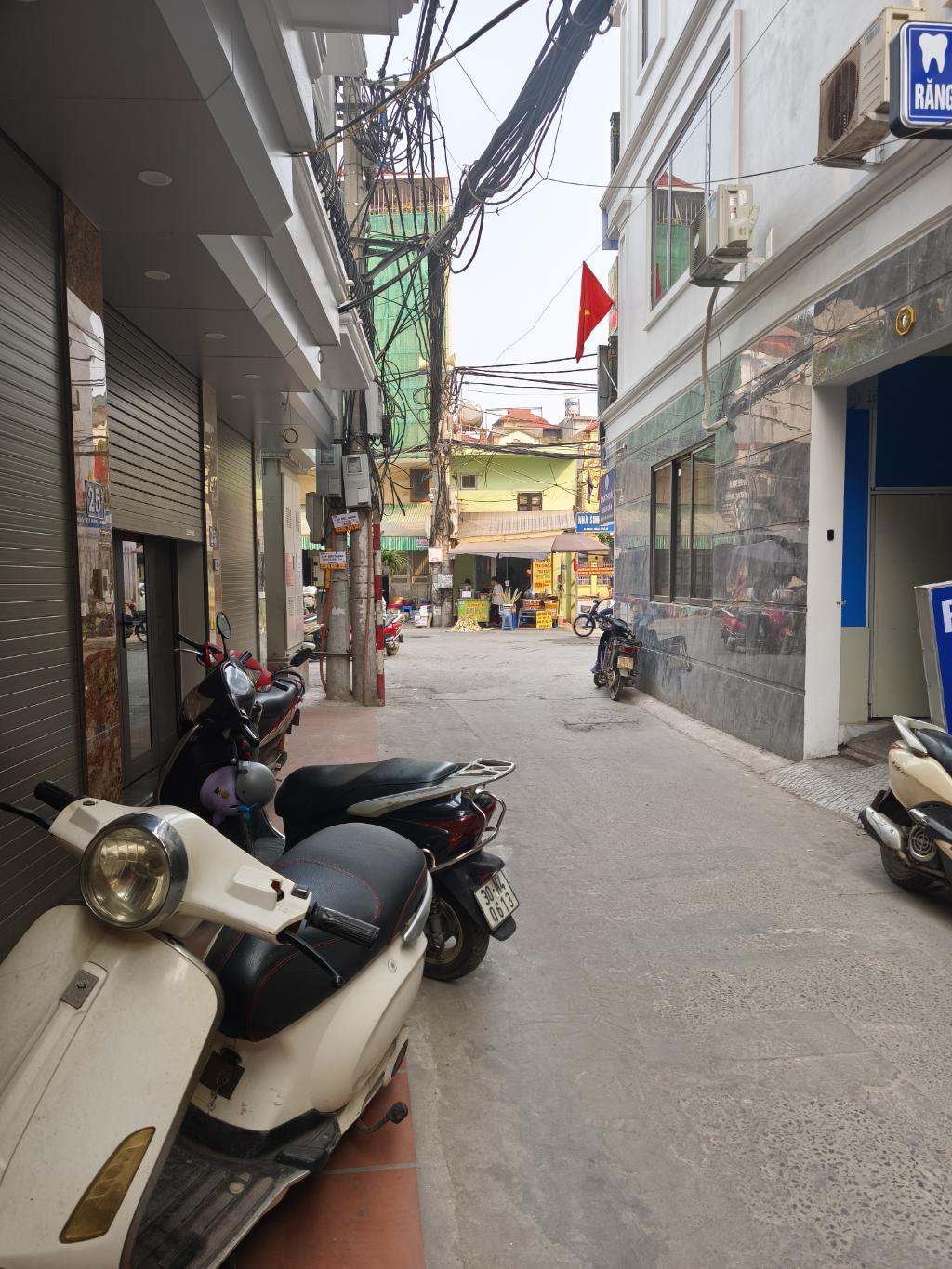 NHÀ ĐẸP XÂY MỚI - THANG MÁY - OTO 7 CHỖ VÀO NHÀ- CÁCH MẶT NGÕ 10M. - KINH DOANH SẦM UẤT - THOÁNG TRƯỚC SAU.
