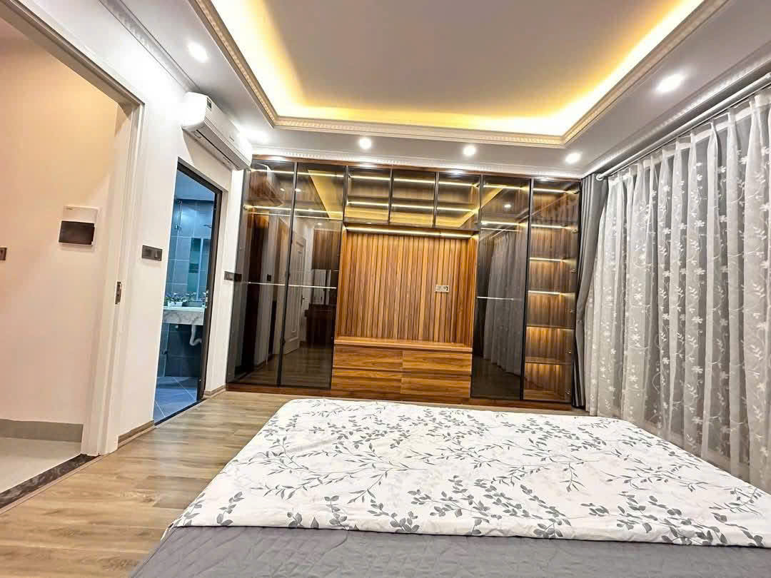 YÊN HOÀ - CẦU GIẤY - NHÀ ĐẸP, MỘT BƯỚC RA PHỐ - 30M ,5TẦNG - NỘI THẤT SANG XỊN . GIÁ 7.95 TỶ