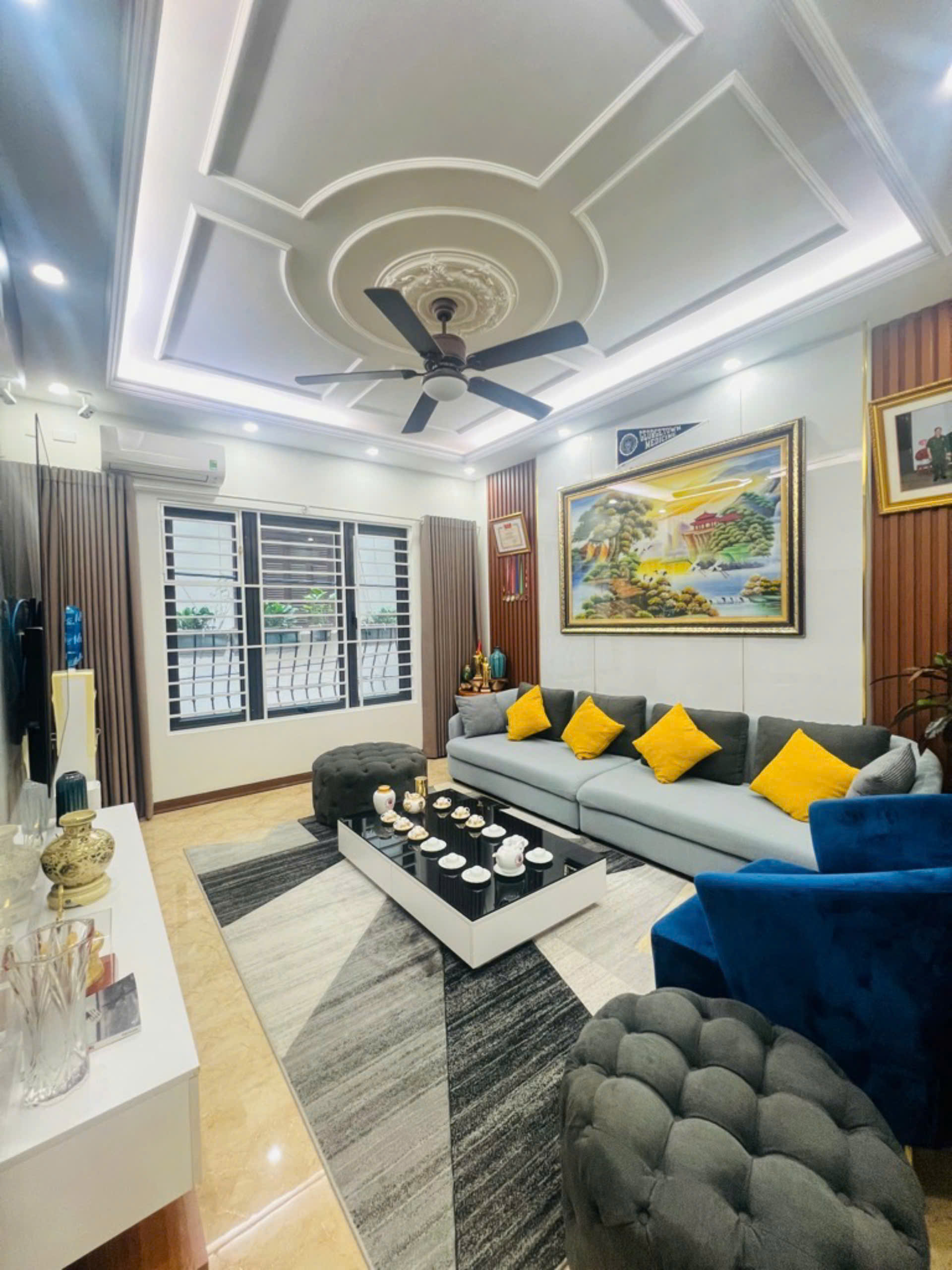 BÁN NHÀ TRUNG KÍNH CẦU GIẤY, PHÂN LÔ ÔTÔ TRÁNH, VỈA HÈ KINH DOANH, 48M2 GIÁ 14 TỶ 900