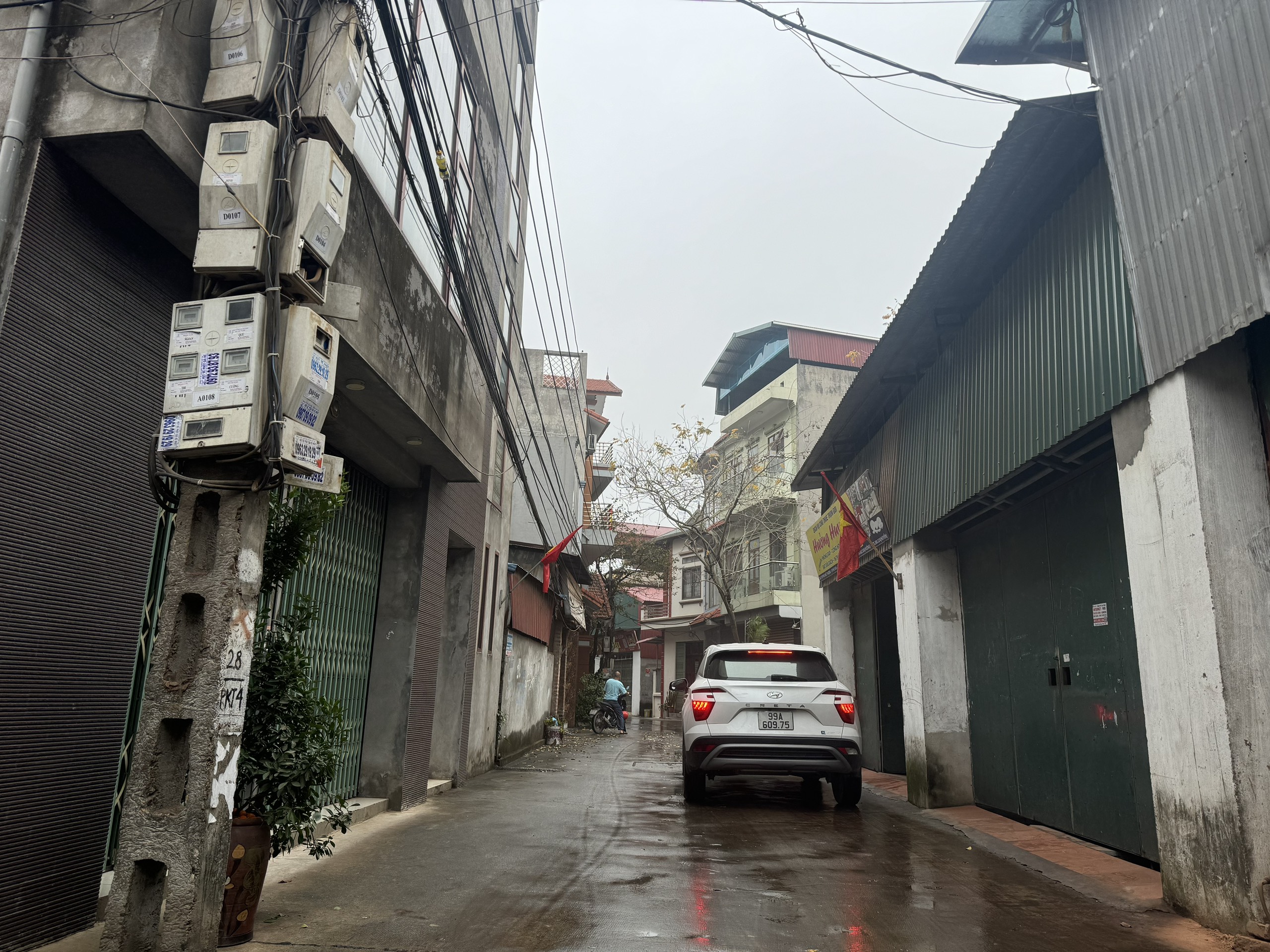 diện tích 90m2, giá chỉ 1,9 tỷ, đây là cơ hội không thể bỏ qua. Mặt tiền rộng 5m, ngõ vào 6m, kinh doanh. Pháp lý đầy