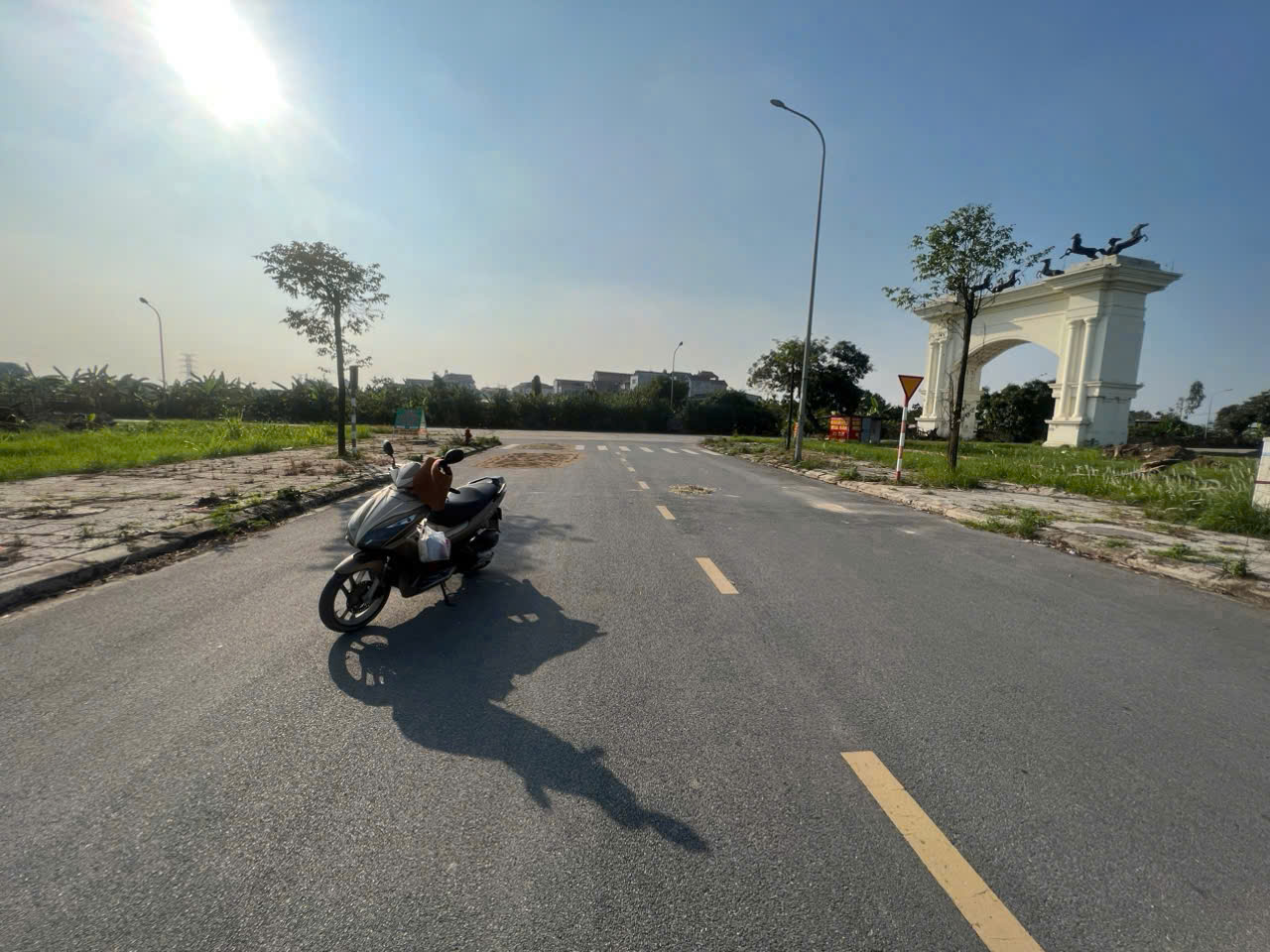 giá 4,1 tỷ. Diện tích rộng 103m2, mặt tiền 5m cực đẹp, Pháp lý đầy đủ, 2 mặt thoáng trước sau.
