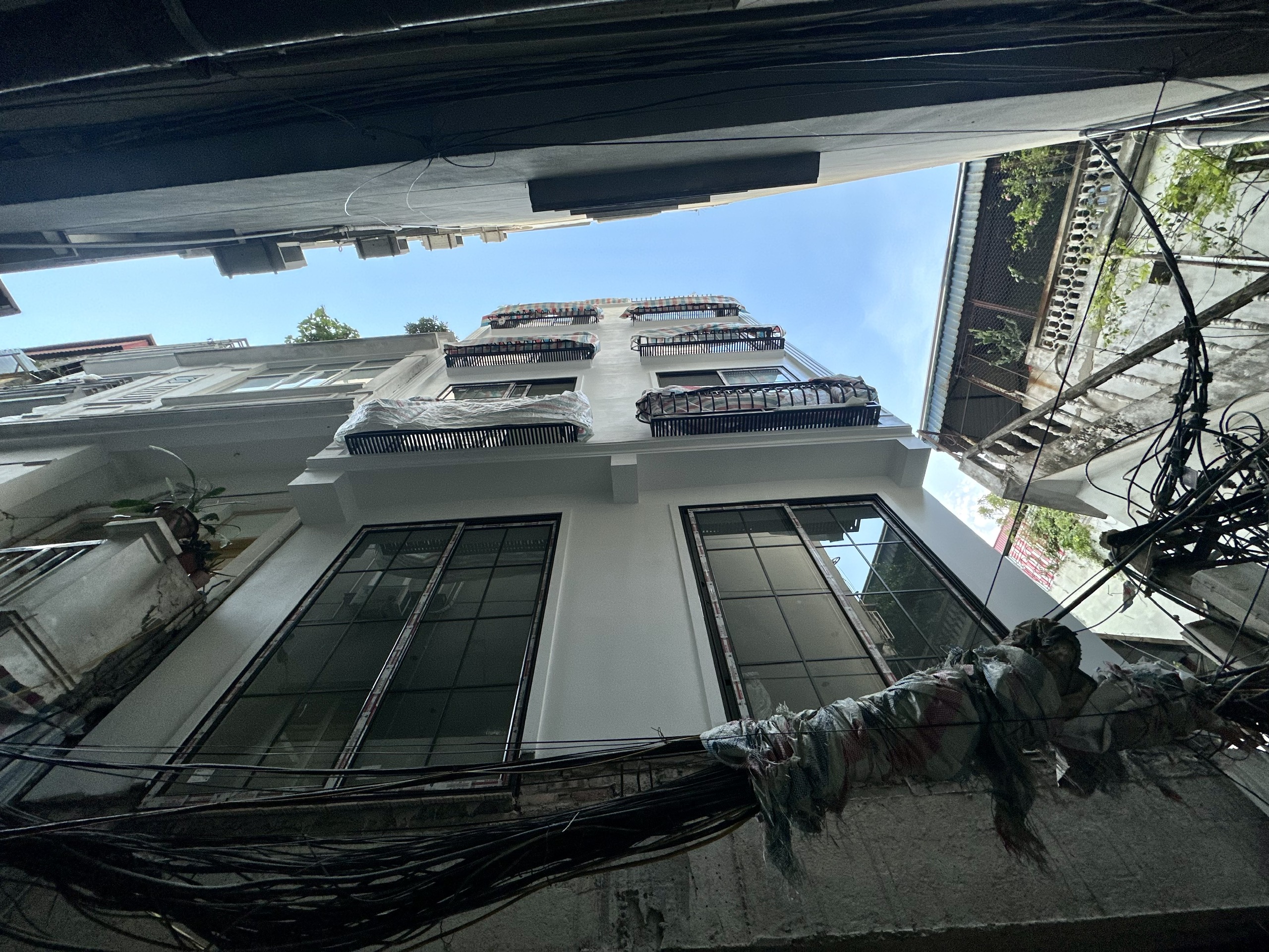 (Tin thật 100%) Bán tòa CHDV xây mới 64m2 x 14 căn hộ tại phố Trần Khát Chân - Dòng tiền 1 tỷ/năm