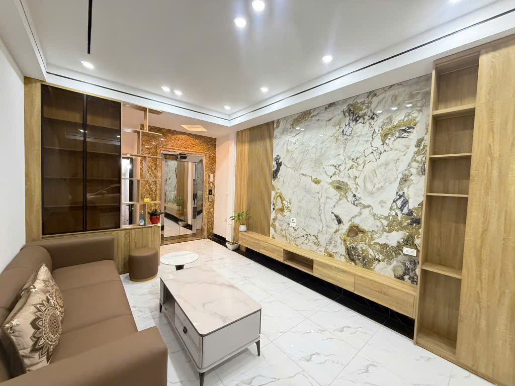 Bán nhà mặt ngõ ô tô phố Võ Chí Công, Tây Hồ, gần phố, 5 tầng thang máy, 38m, 11.2 tỷ