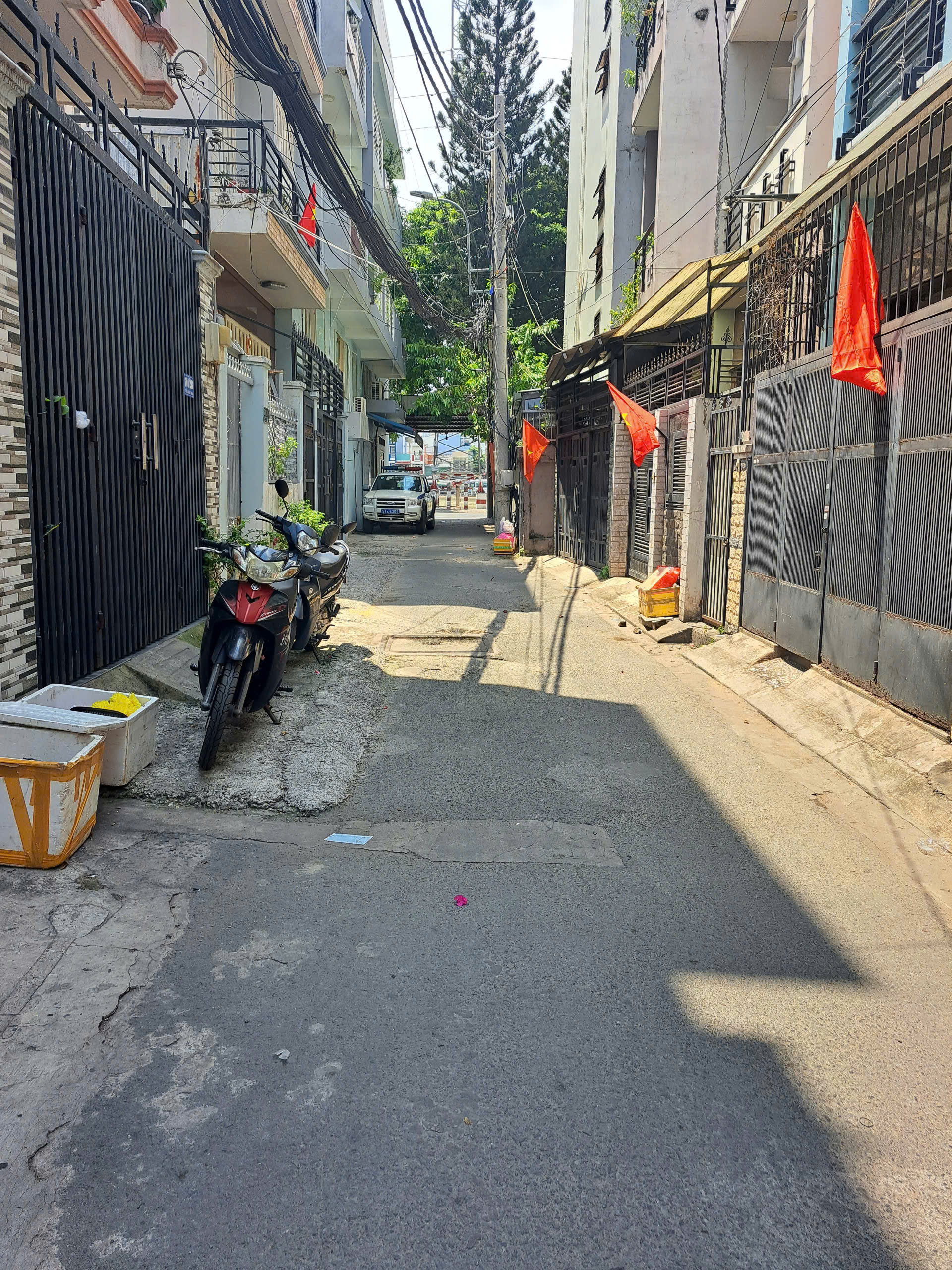 BÁN NHÀ 3 TẦNG – XE HƠI VÀO TẬN NHÀ – TRẦN XUÂN SOẠN, QUẬN 7 Diện tích: 5.5x 14m. GIÁ NHỈNH 11 TỶ