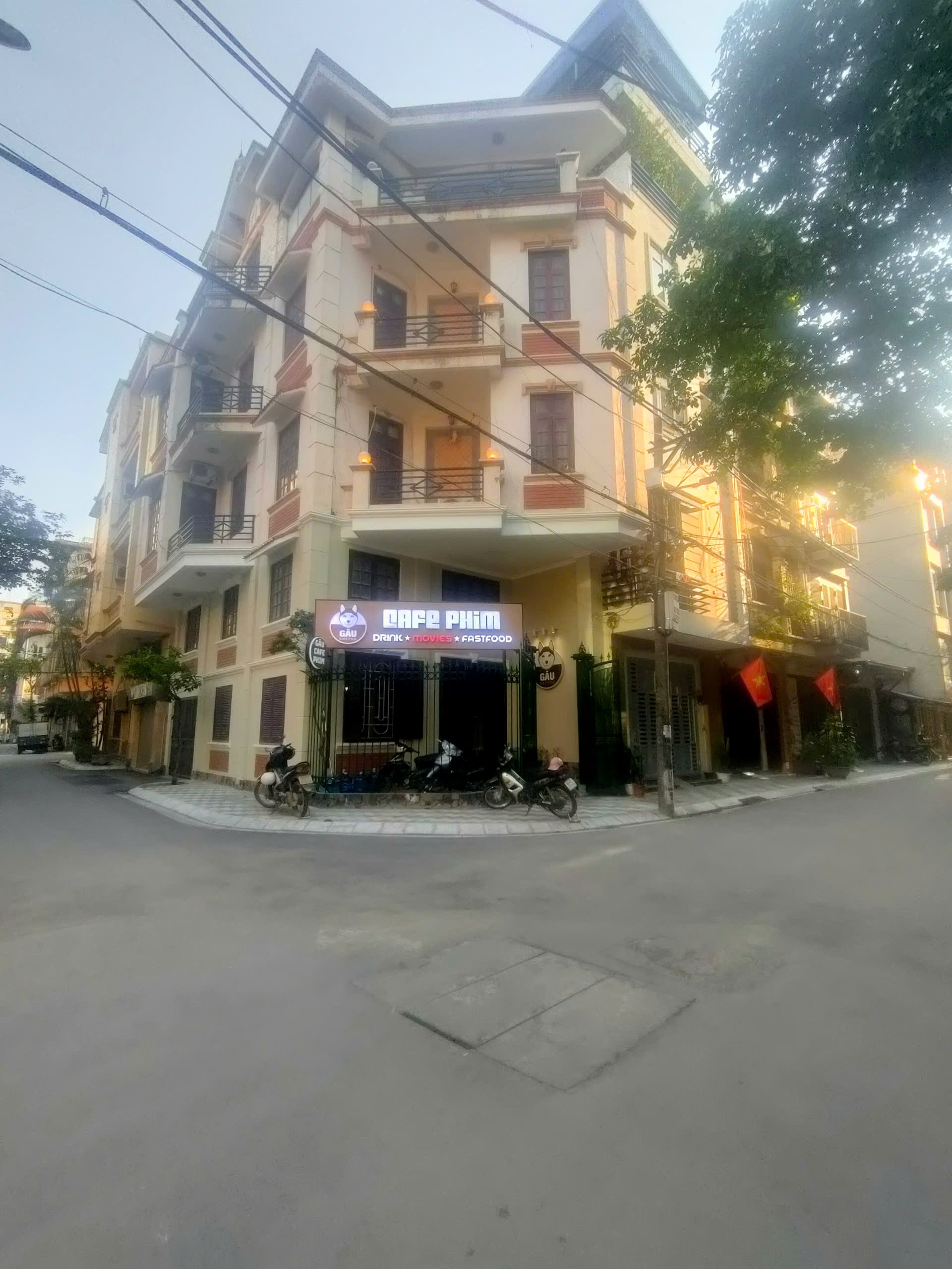 BÁN NHÀ PHÂN LÔ HOÀNG QUỐC VIỆT, LÔ GÓC, VỈA HÈ ÔTÔ TRÁNH, VIEW THOÁNG, 66M2 CHỈ 26 TỶ 800