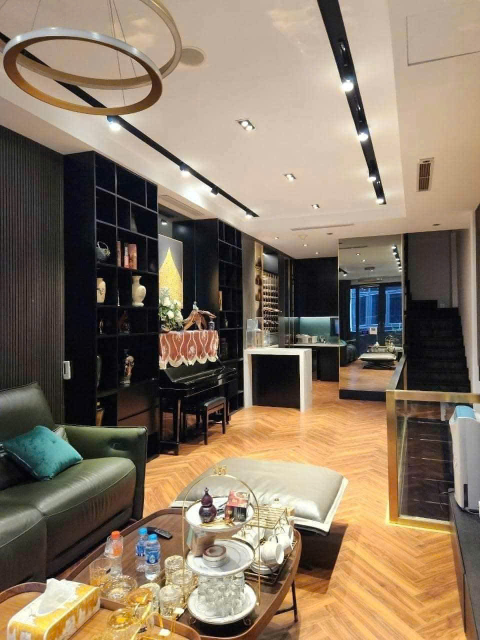 BÁN NHÀ HOÀNG QUỐC VIỆT, PHÂN LÔ, ÔTÔ TRÁNH, VỈA HÈ KINH DOANH, DT 52M2 GIÁ 17 TỶ 100