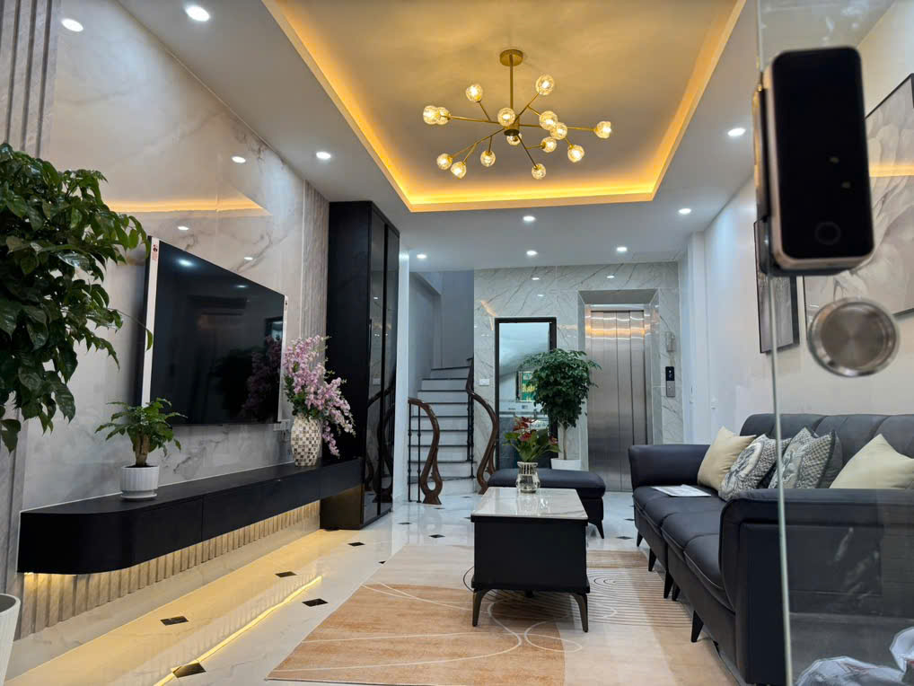 BÁN NHÀ VÕ CHÍ CÔNG CẦU GIẤY, ÔTÔ, DÂN XÂY CHẤT, 5T THANG MÁY, 40M2 GIÁ 11 TỶ 680