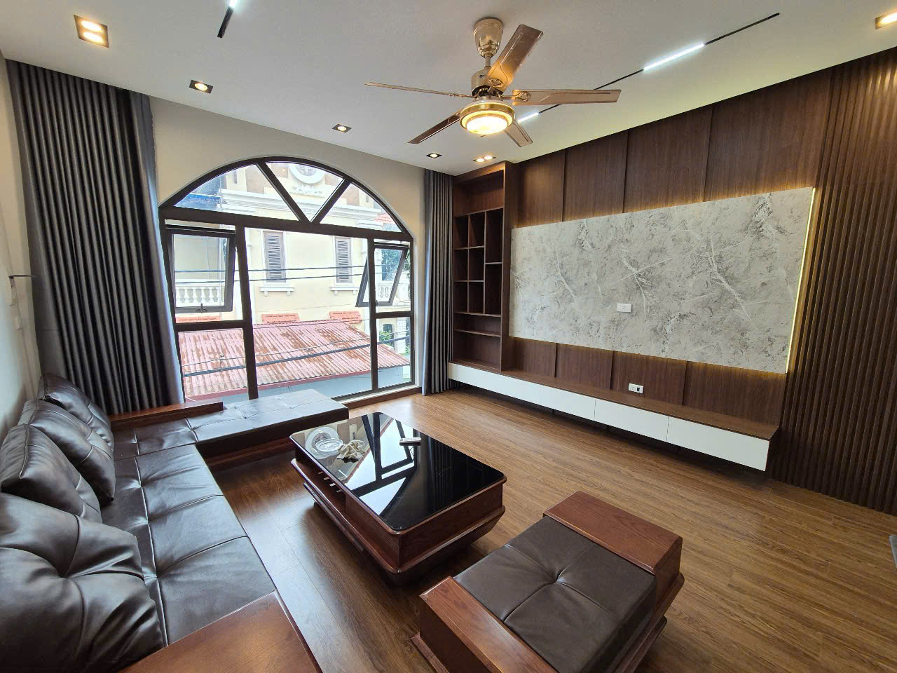 BÁN NHÀ ĐẸP PHỐ TRẠM 38M2 NHỈNH 6 TỶ – NGÕ NÔNG, GẦN PHỐ, Ở SƯỚNG