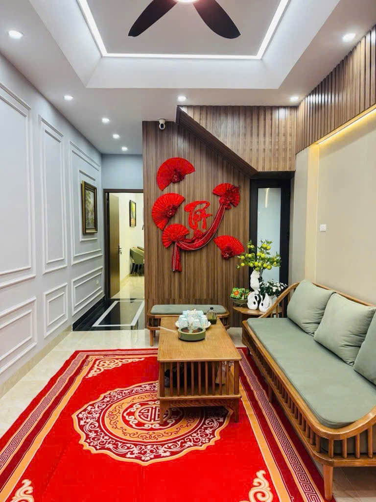 BÁN NHÀ PHỐ TRẠM 44M2 - NHỈNH 6TỶ, NGÕ NÔNG -Ô TÔ- GẦN PHỐ