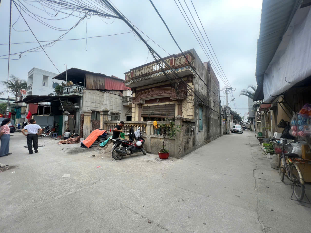 Diện tích: 60 m2. mặt tiền 5 m đường trước đất 3 m ngõ thông các ngả - Giá: 1,45 tỷ Pháp lý: đầy đủ