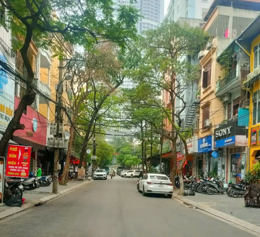 BÁN NHÀ MẶT PHỐ CẦU GIẤY, DT 60M2, MT 4.5M, VỈA HÈ RỘNG, KINH DOANH ĐỈNH, HƠN 22 TỶ