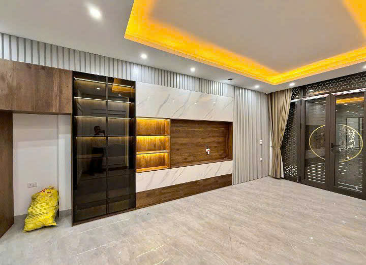 Nhà mấy bước ra phố Phương Liệt. 6.5 tầng, 65m2, mỗi tầng một phòng. Ngõ rộng, vị trí đẹp, ngay gần Trường Chinh. Thang máy nhập khẩu. Giá 12.9 tỷ