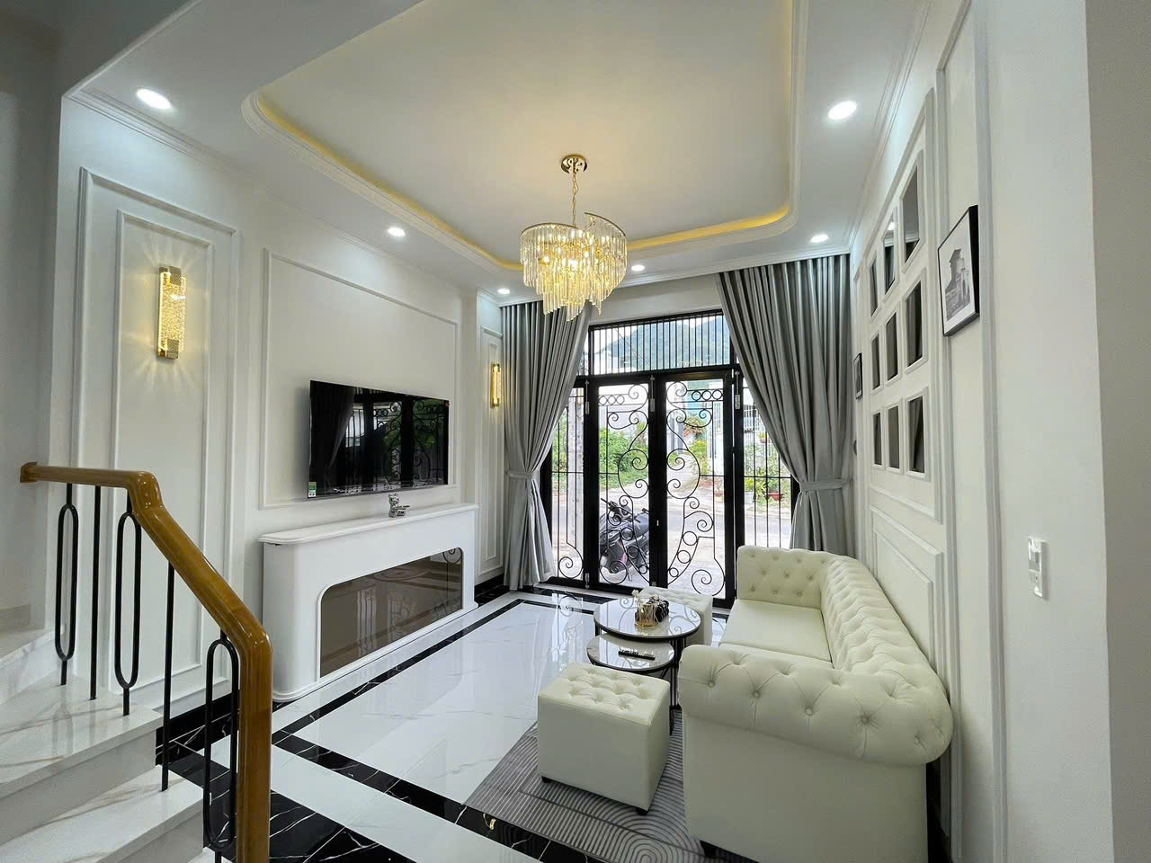 Nhà 3 tầng phong cách Tân Cổ Điển Khu TĐC Đất Lành. Dt 58m2 ngang 4m. Dt sàn: 151,1m2 4tỷ250tr lh e Hồng