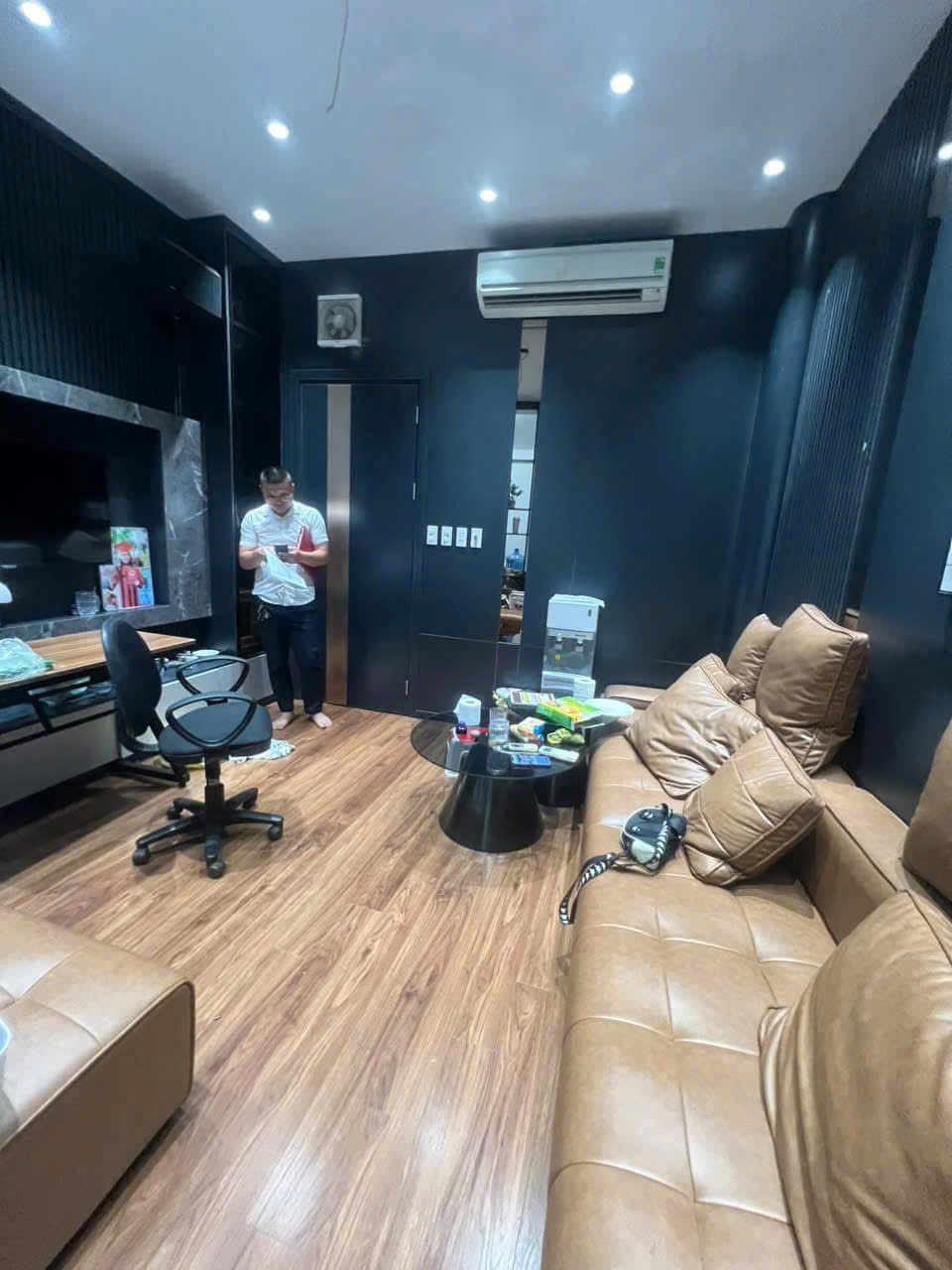 BÁN NHÀ NGUYỄN KHANG - NGÕ THÔNG DT 56m2 7 tầng MT 4m Giá 15.3 tỷ