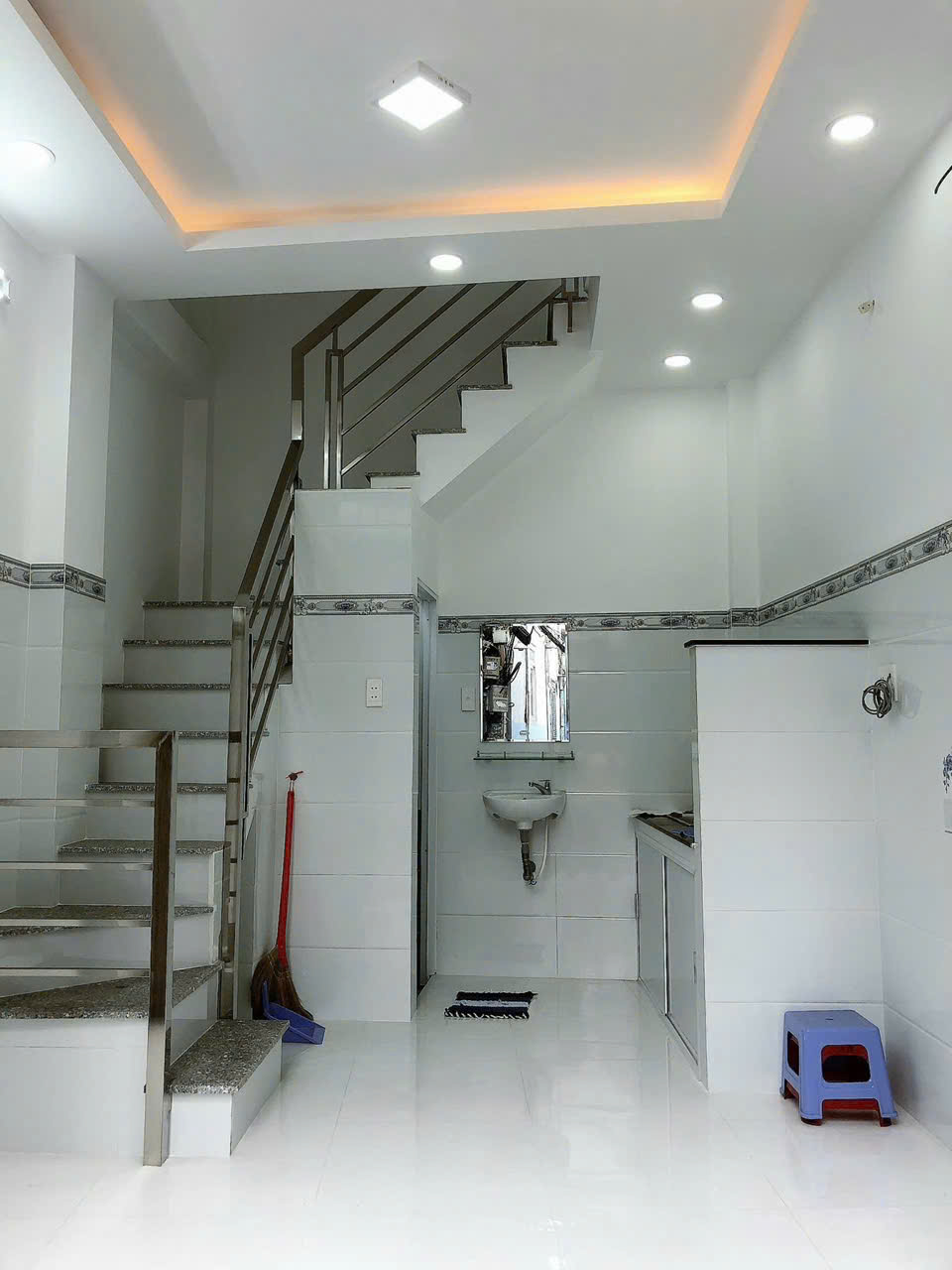 MẶT TIỀN KINH DOANH TRUNG TÂM Q4 HƠN 2 TỶ SỔ HỒNG