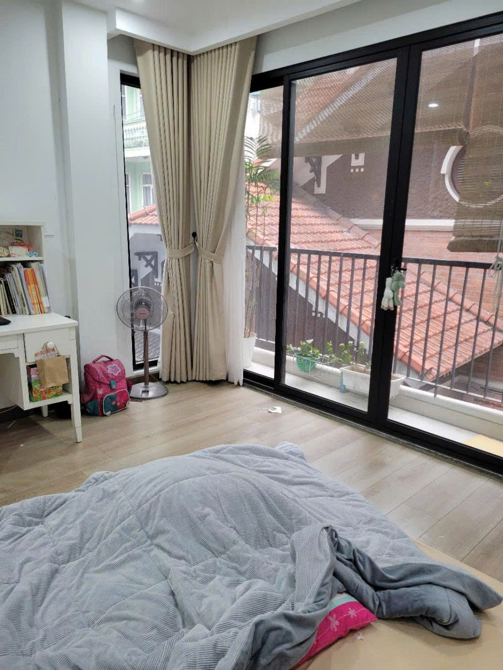 Nhà mặt ngõ Lạc Long Quân, Tây Hồ, lô góc hai thoáng, ngõ nông, 45m, 5 tầng, 12 tỷ.