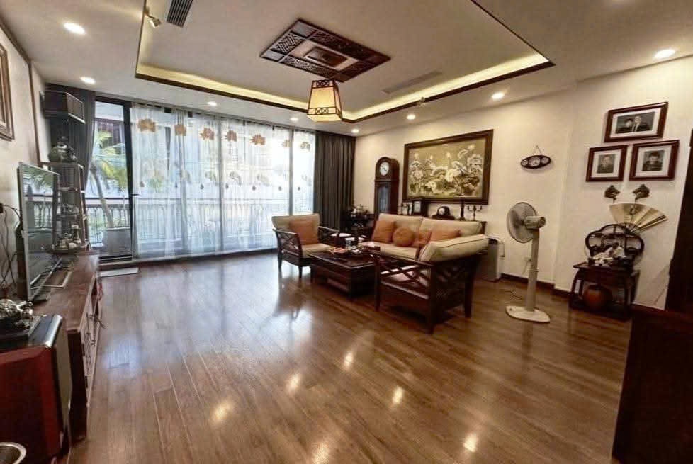 BÁN NHÀ PHÂN LÔ TRUNG KÍNH CẦU GIẤY, ÔTÔ TRÁNH, KINH DOANH KHỦNG, 61M2 NHỈNH 18 TỶ