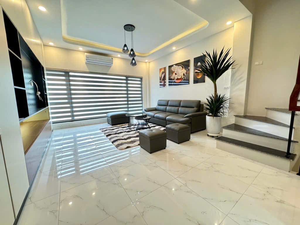 HIẾM - NHÀ ĐẸP ĐẠI LA - CHỈ 8.2 TỶ - CÁCH PHỐ 30M - THANG MÁY - 5 TẦNG Ở NGAY!