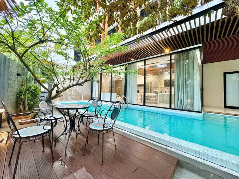 Villa lô góc ,hồ bơi - Ngay cổng sân bay - Giá 22 tỷ .