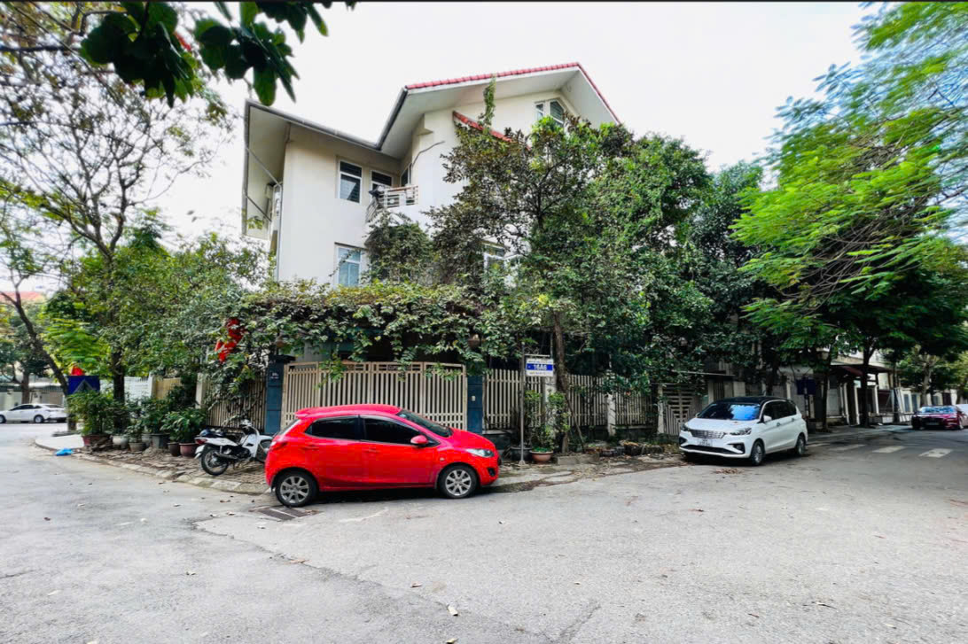 BÁN BIỆT THỰ LÀNG VIỆT KIỀU CHÂU ÂU MỖ LAO 180M2 5T 26M -CĂN GÓC CẠNH VƯỜN HOA