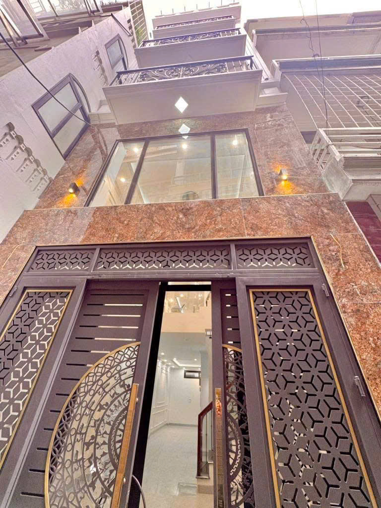 Bán gấp nhà riêng tại đường Lê Trọng Tấn, Q. Thanh Xuân 50m2, 6 tầng, MT 4m, Giá 16 tỷ 350 triệu, Ô TÔ ĐỖ CỬA