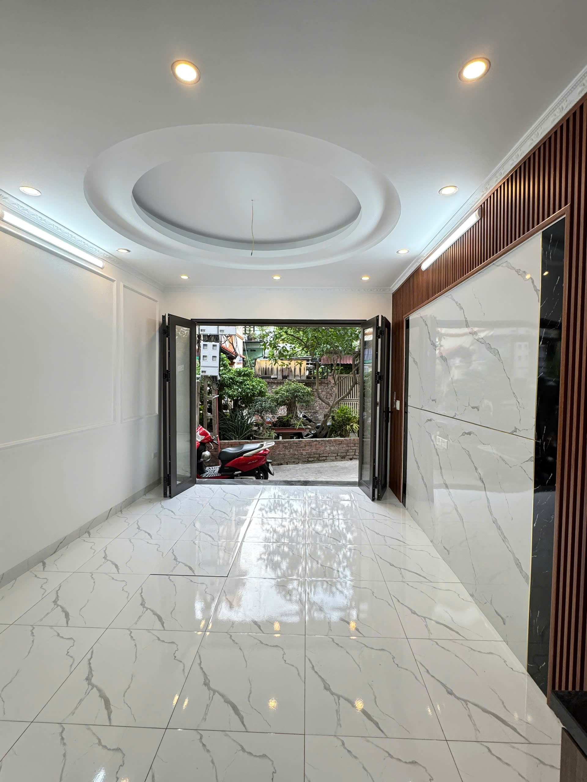 Bán nhà Lĩnh Nam Hoàng Mai 30m 5 tầng – Ô tô cách 10m – Đông Thiên, Hoàng Mai – 6.8 tỷ lh 0817606560