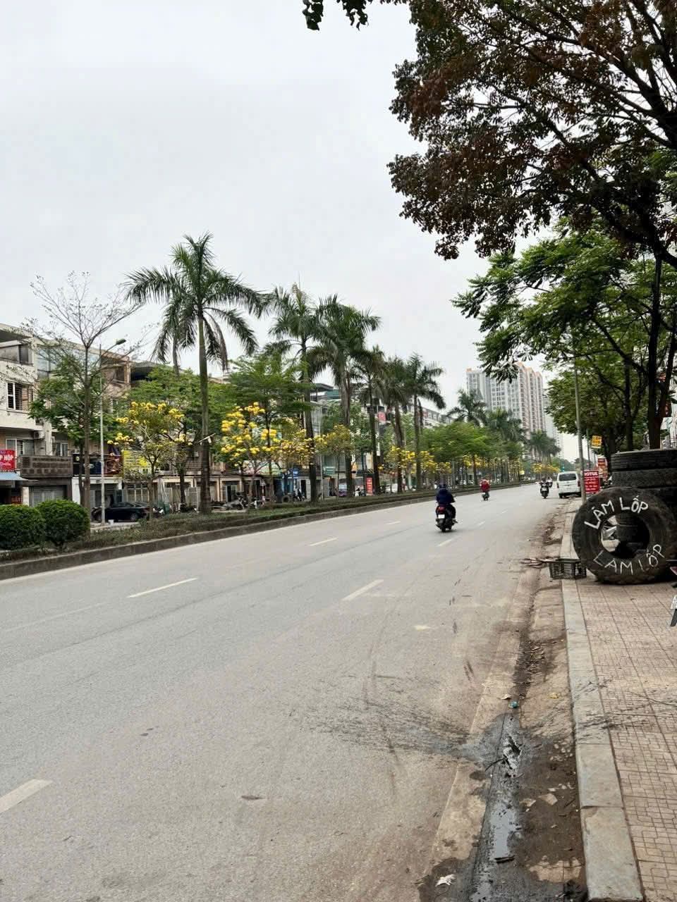 Bán Nhà 7 tầng, mới Kinh Koong, Mặt đường Đỗ Mười 4 làn xe, oto ngủ, nội thất sáng bóng