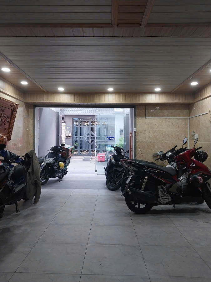 BÁN KHÁCH SẠN 2 SAO,6 TẦNG,CÓ THANG MÁY,ĐƯỜNG CÁCH MẠNG THÁNG TÁM,QUẬN 3,DÒNG TIỀN 150TRIỆU/THÁNG