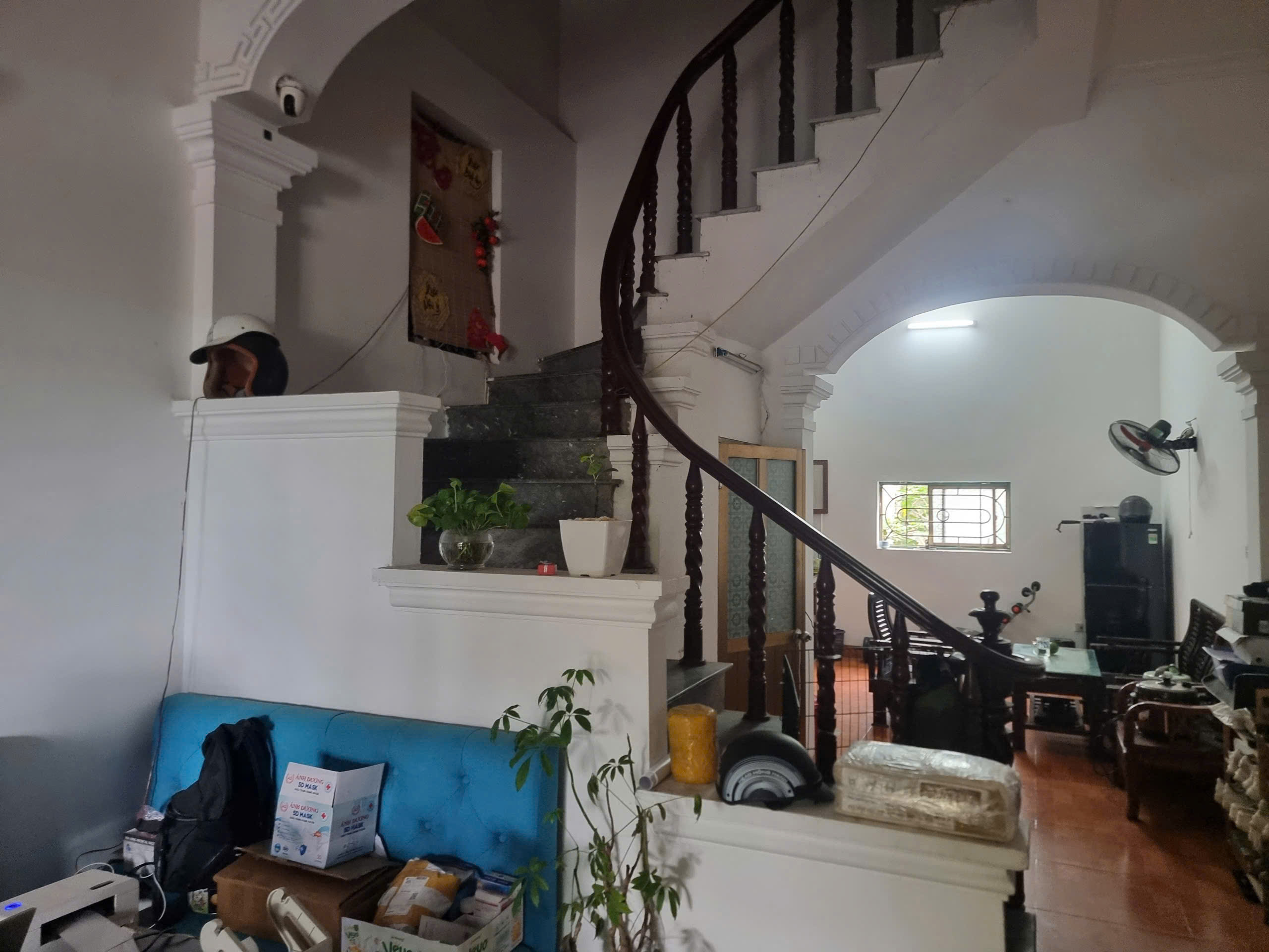Cần Bán Nhanh Nhà Thạch Bàn Long Biên mặt tiền to như mặt phố, ô tô đỗ cửa, bạt ngàn tiện ích.