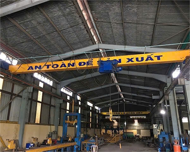XT289 nhà xưởng kiên cố có sẵn cầu trục. khung thép kiên cố bàn giao liền