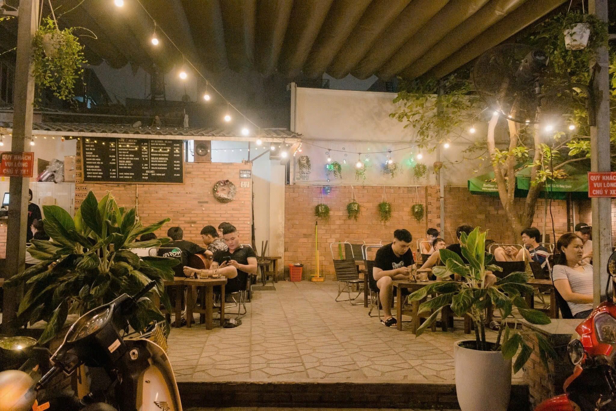 SỞ HỮU QUÁN CAFE HOẠT ĐỘNG ỔN ĐỊNH – GIÁ THUÊ RẺ – KHÔNG CỌC – VỢ NGHỈ SINH CẦN SANG GẤP (CHÍNH CHỦ)