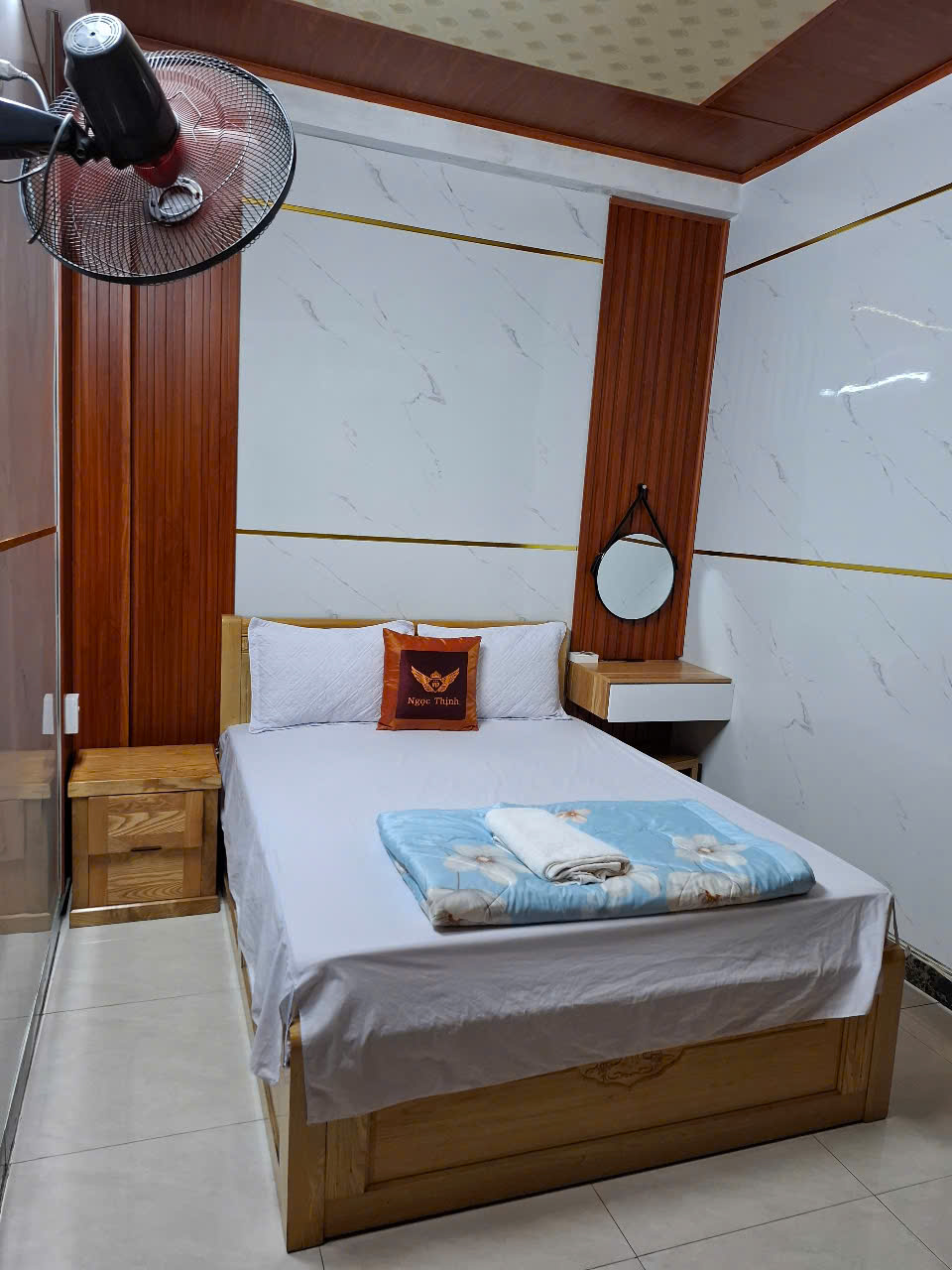 Cần nhượng lại nhà nghỉ ở Văn Quán, Hà Đông, Hà Nội. liên hệ: 0978802252