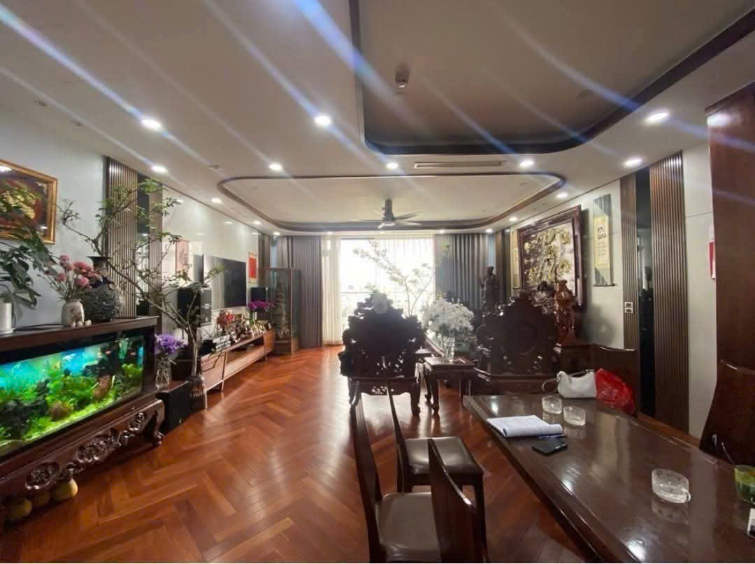 BÁN NHÀ HOÀNG QUỐC VIỆT, PHÂN LÔ, ÔTÔ VÀO NHÀ, DÂN XẤY 5 TẦNG, 68M2 NHỈNH 15 TỶ