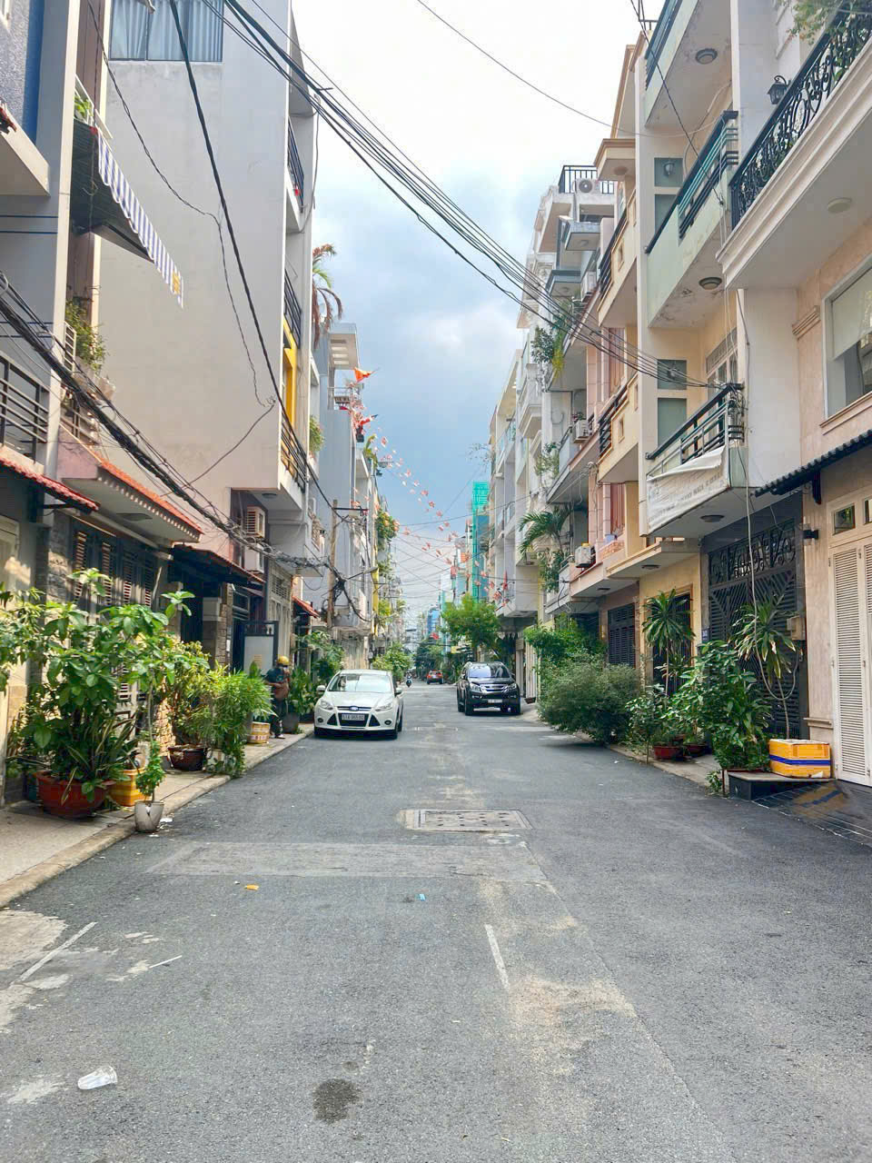 Nhà mới ở ngay hẻm xe hơi thông cách MT Phan Văn Trị 20m, ngang 4m2, sổ vuông giá 4 tỷ75 TL chính chủ