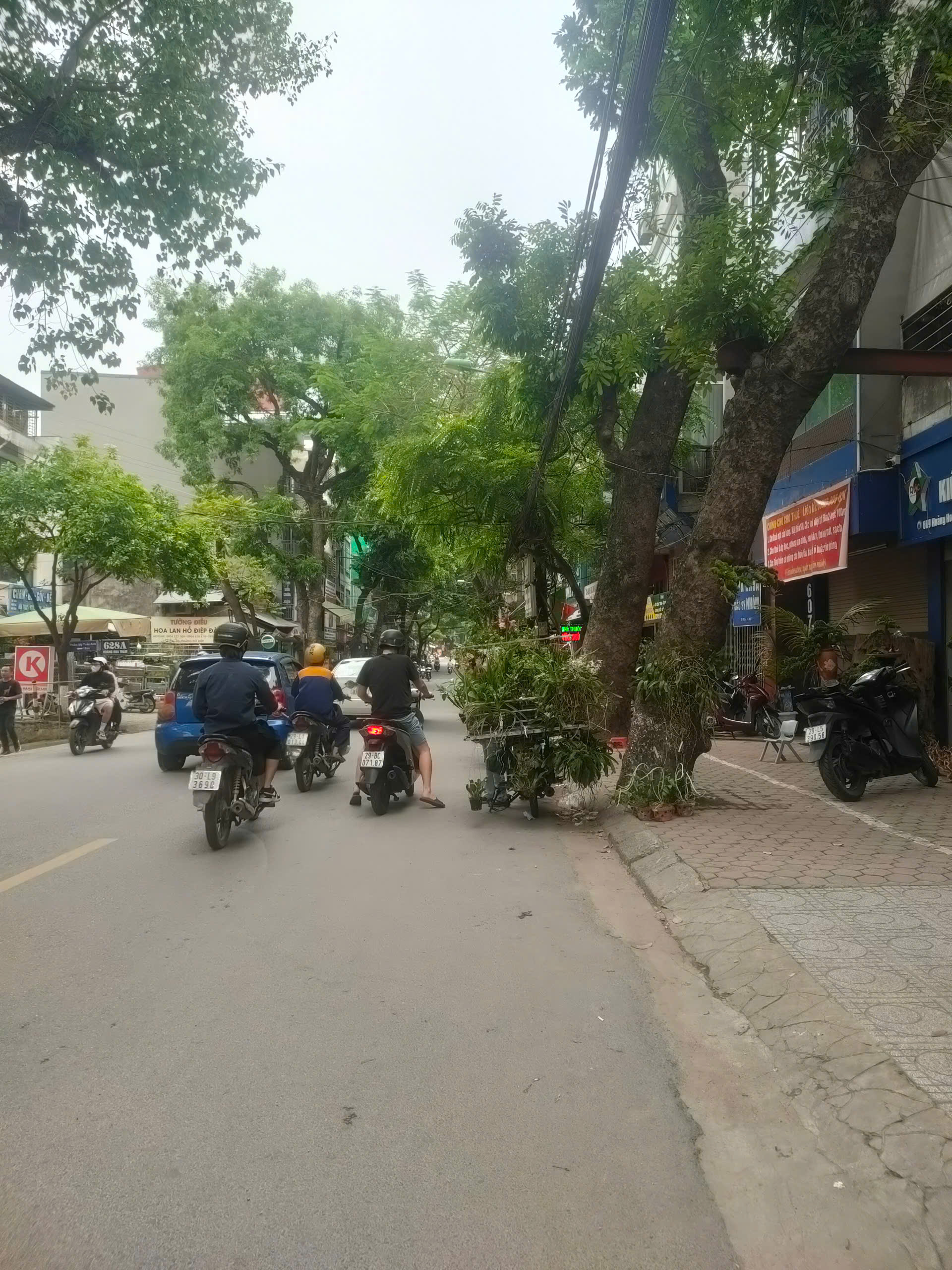 BÁN NHÀ MẶT PHỐ HOÀNG HOA THÁM, VỈA HÈ RỘNG, KINH DOANH ĐỈNH, 85M2 CHỈ 26TỶ