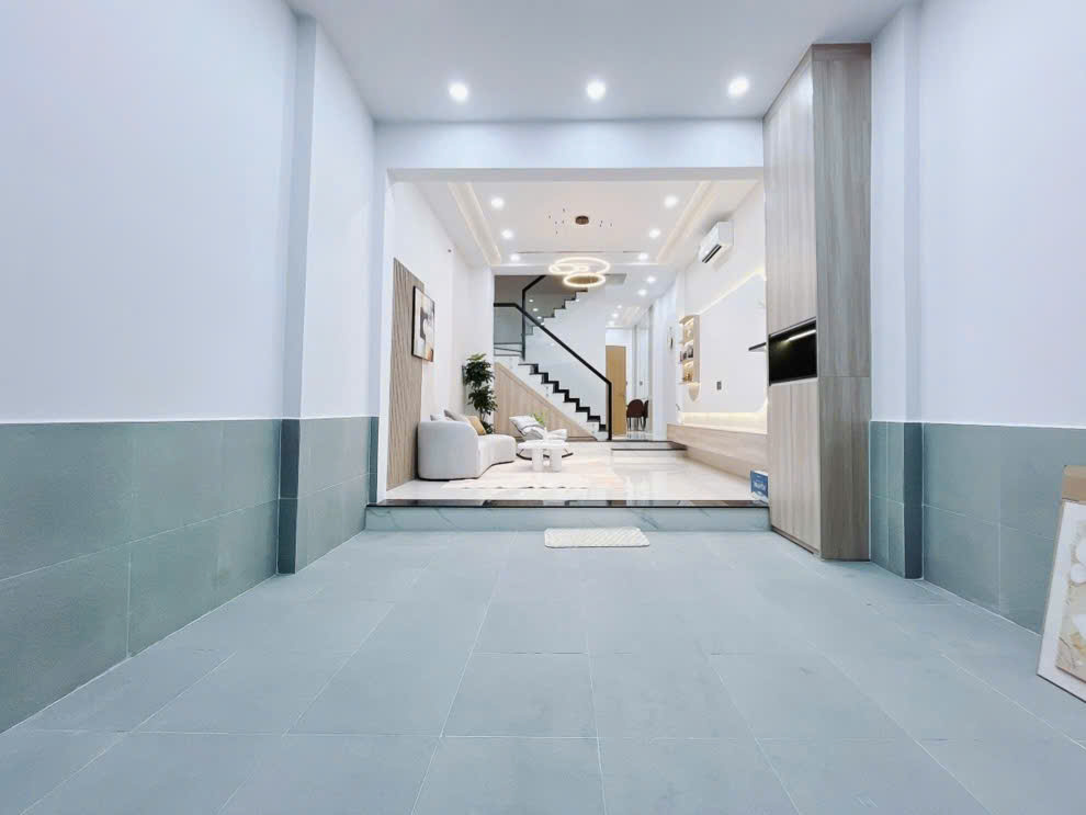 BÁN NHÀ MỚI ĐẸP - HUỲNH TẤN PHÁT Q7, FULL NỘI THẤT HẺM KINH DOANH - Ô TÔ TRÁNH - ĐẬU TRONG NHÀ THOẢI MÁI