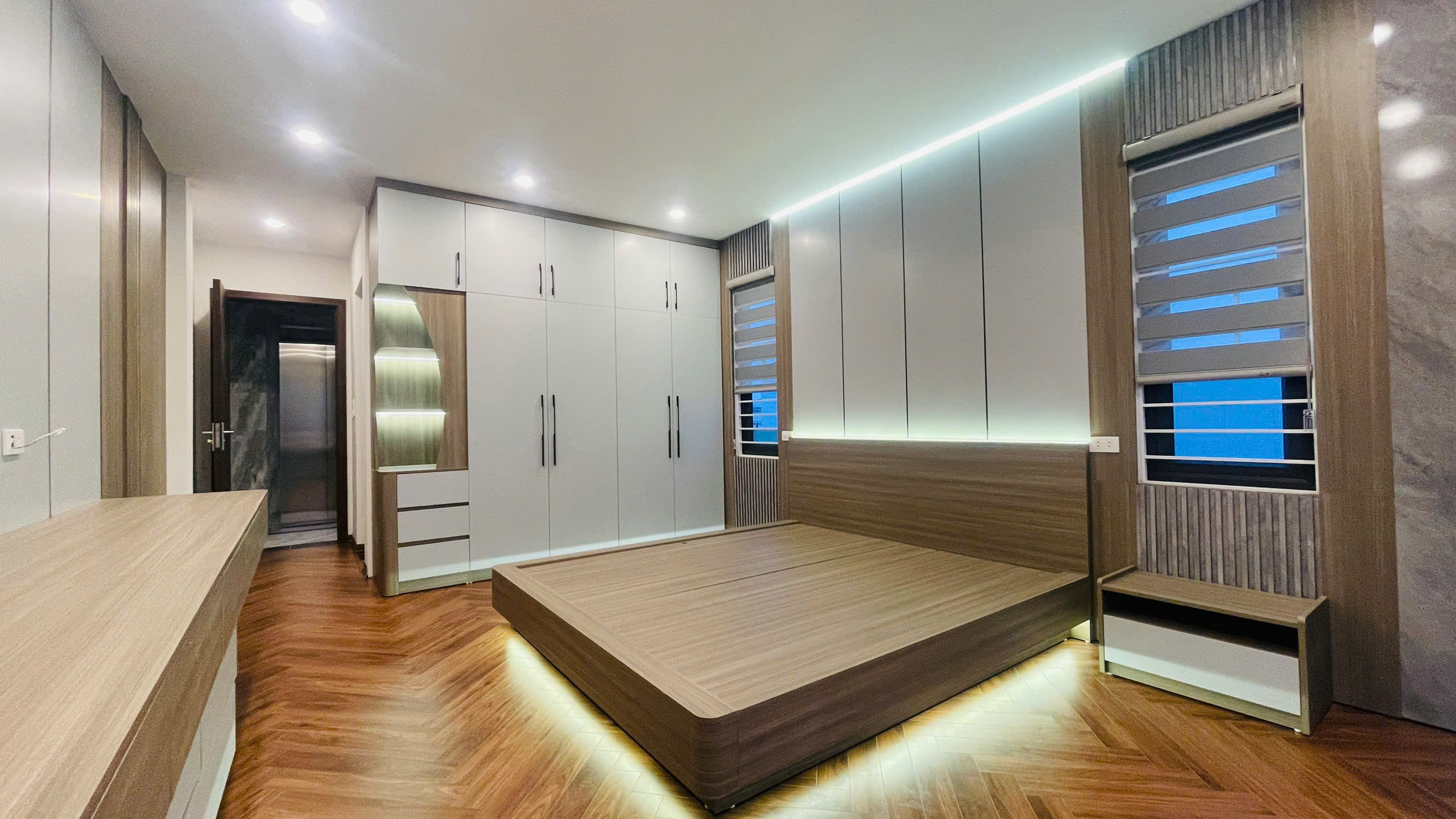 BÁN NHÀ MẶT NGÕ GIÁP NHẤT - 40M – 8 TẦNG THANG MÁY – Ô TÔ ĐỖ CỬA – KINH DOANH VĂN PHÒNG – GIÁ 13.2 TỶ