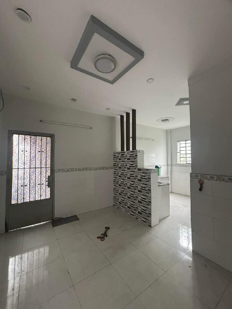 Bán nhà Nguyễn Thị Tú, gần ngã tư Gò Mây, Bình Tân, 24m2 - 4x6 - 2 tầng, chỉ 2 tỷ.