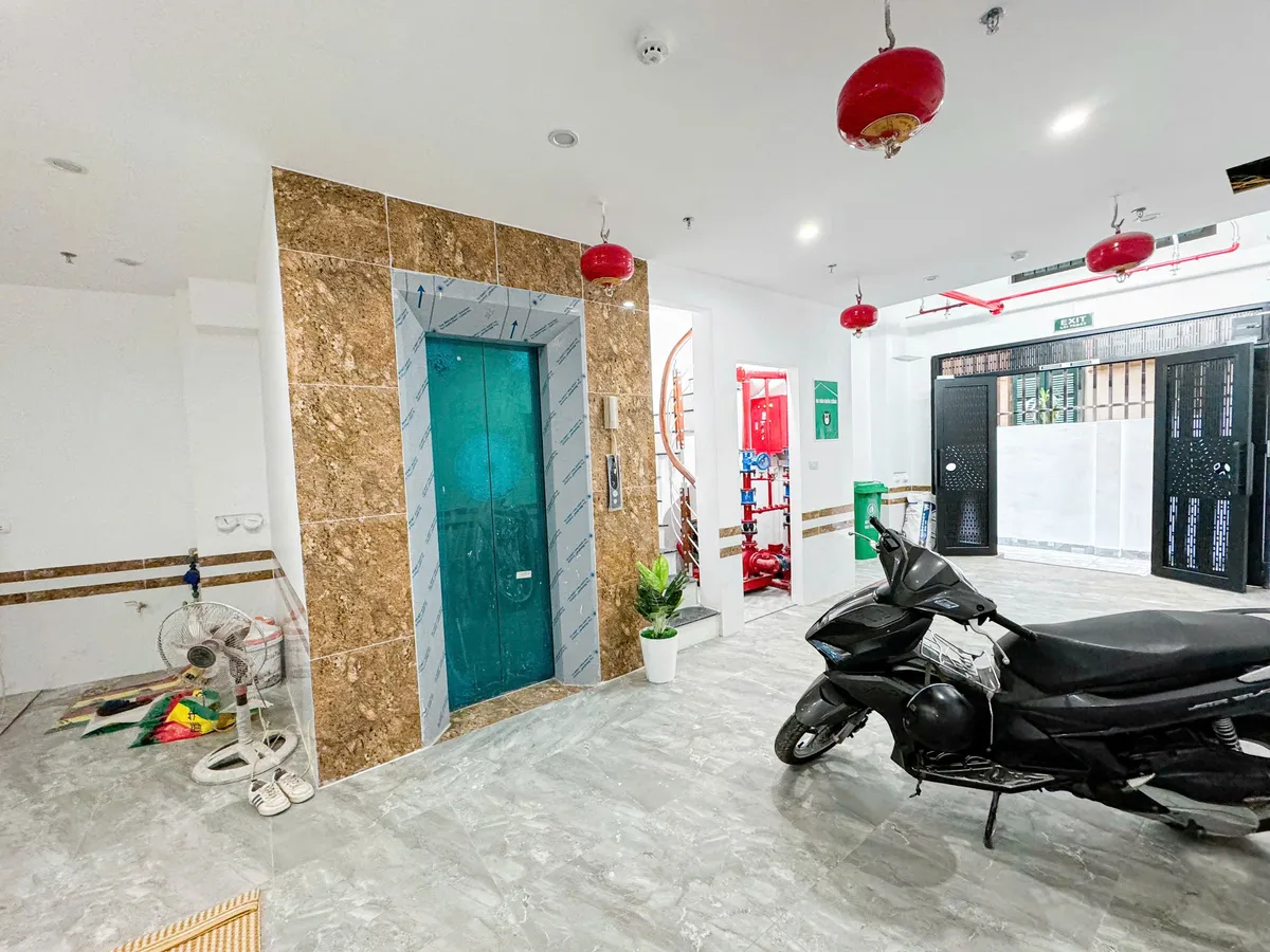 CẦU GIẤY 6 TẦNG THANG MÁY 20 PHÒNG DÒNG TIỀN ĐỀU ĐẶN HÀNG THÁNG