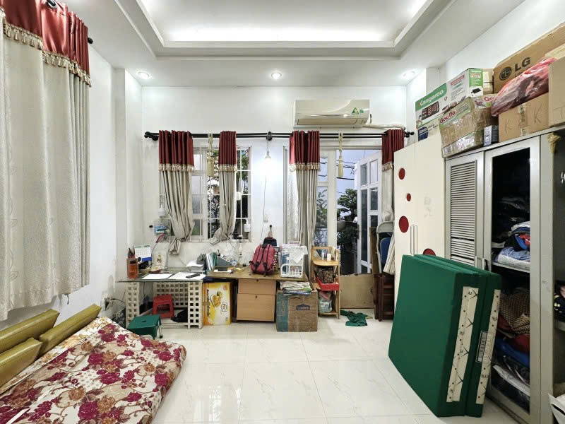 Cần Bán Gấp – Nhà 4 Tầng – Hẻm Thông Phường 2 Phú Nhuận, giá dưới 6 tỷ.