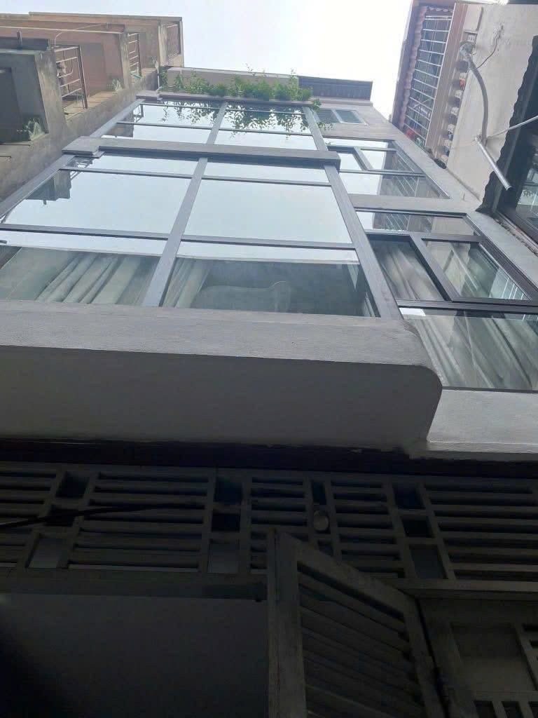 Bán nhà Phùng Khoang, Nam Từ Liêm, 43m, 4T, 9 tỷ. đẹp, hiện đại, hợp lý, không gian mở, có cây xanh trong nhà, thoáng, mát, có chờ thang máy