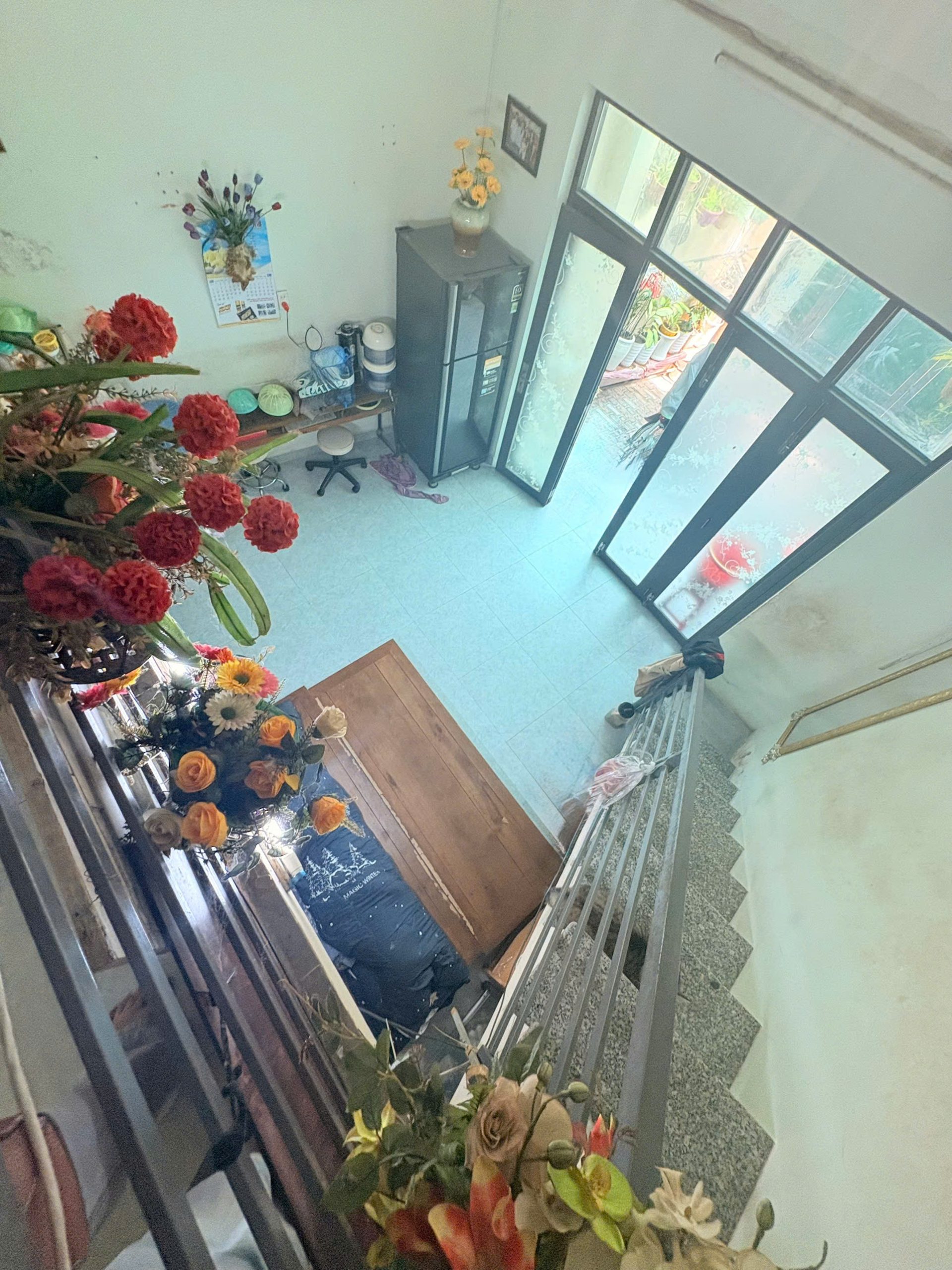 BÁN NHÀ GÁC LỬNG HẺM PHONG CHÂU - VĨNH THÁI , NHA TRANG CHỈ 2Tỷ •Vị trí: đường 2 xe máy, hẻm thông khu dân cư đông