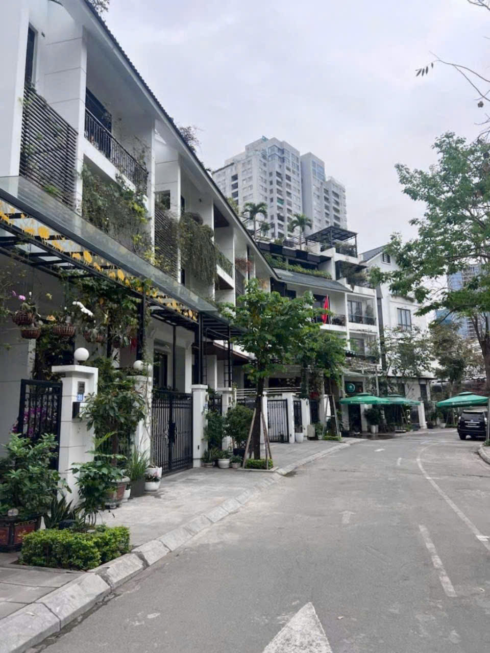 Bán biệt thự khu VIP phường Trung Hòa, Cầu Giấy 161m2 5 tầng, MT 7.7m, 53 tỷ