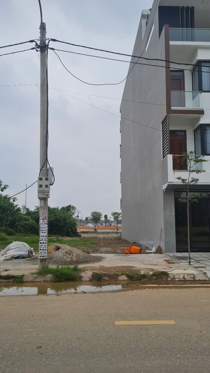 Bán lô đất băng 1 đường Nguyễn Văn Linh