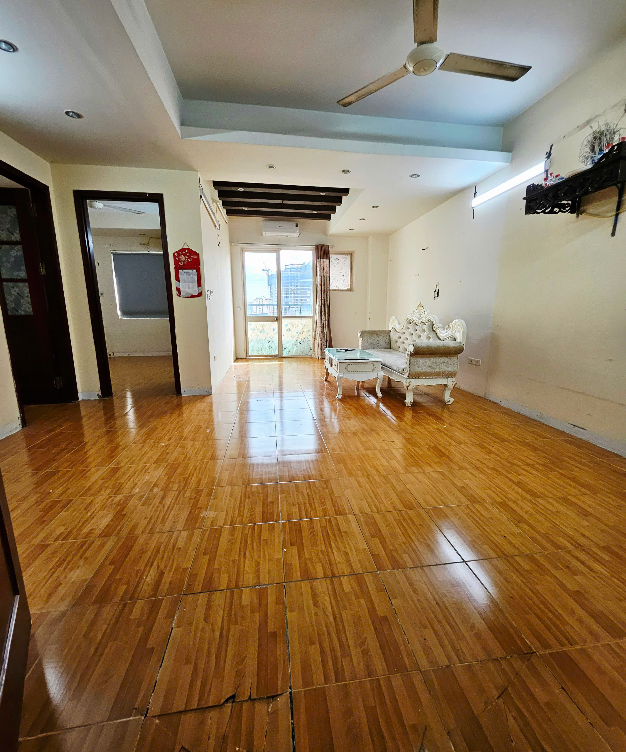 BÁN CĂN HỘ CHUNG CƯ F4 TRUNG KÍNH, DT 85M - 2PN, 2VS, 2 BAN CÔNG VIEW MẶT PHỐ, PHÒNG KHÁCH RỘNG.