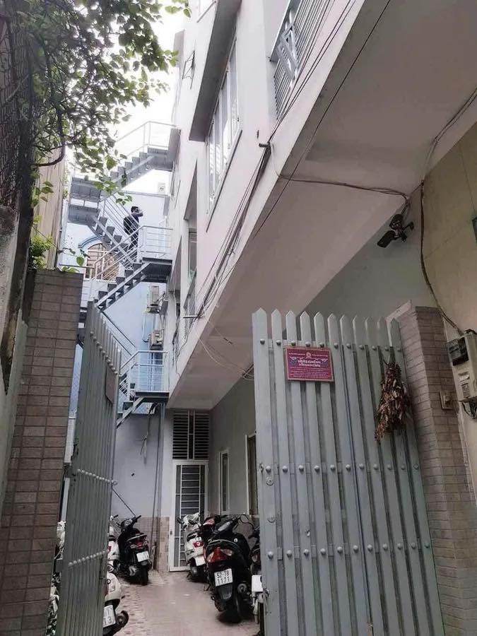 Bán CHDV 4Tầng 16 phòng đang cho thuê khoáng 58tr/tháng 120m2 cách mặt tiền Cao Thắng 40m giá 16,9 tỷ.